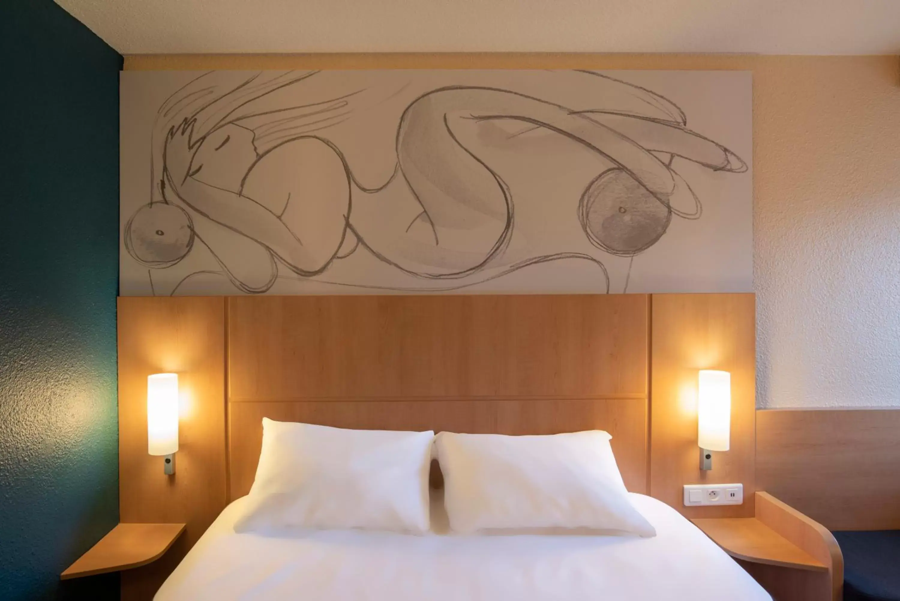 Bedroom, Bed in ibis Le Mans Centre