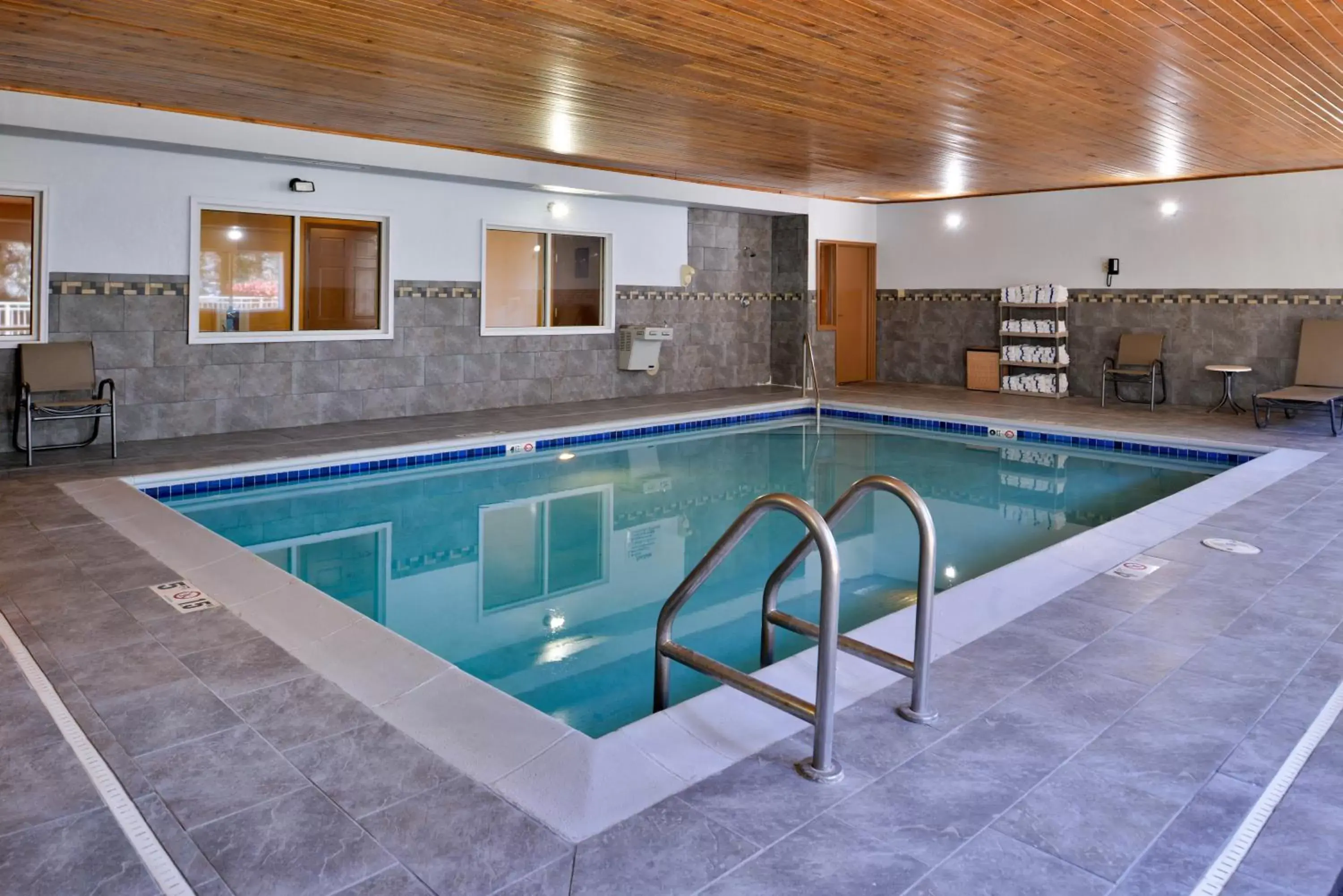 Swimming Pool in SureStay Plus Hotel by Best Western Ottumwa