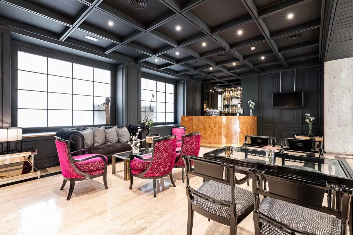 Lounge or bar in Crisol Puerta de Burgos