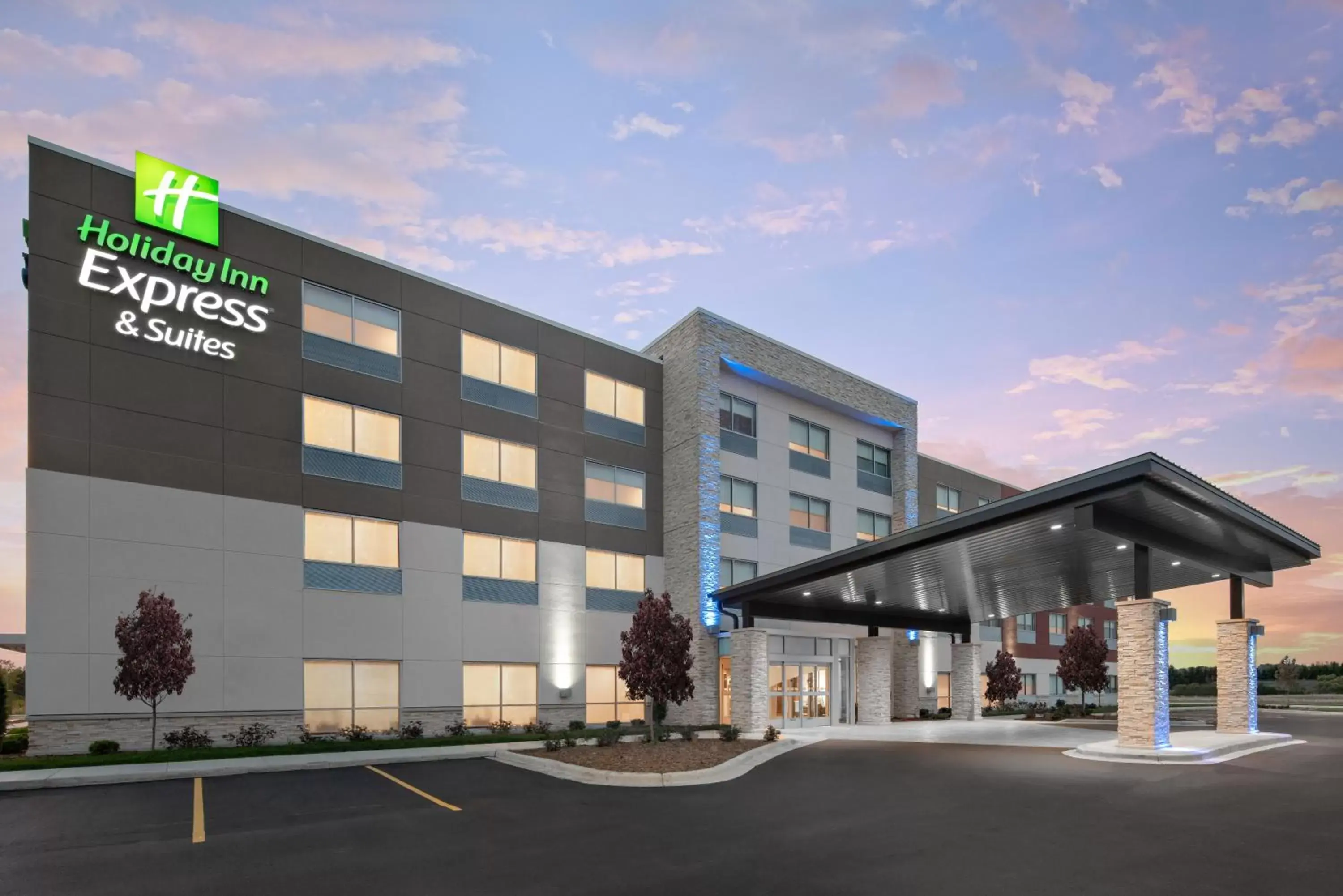 Property building in Holiday Inn Express & Suites - Elkhorn - Lake Geneva Area, an IHG Hotel