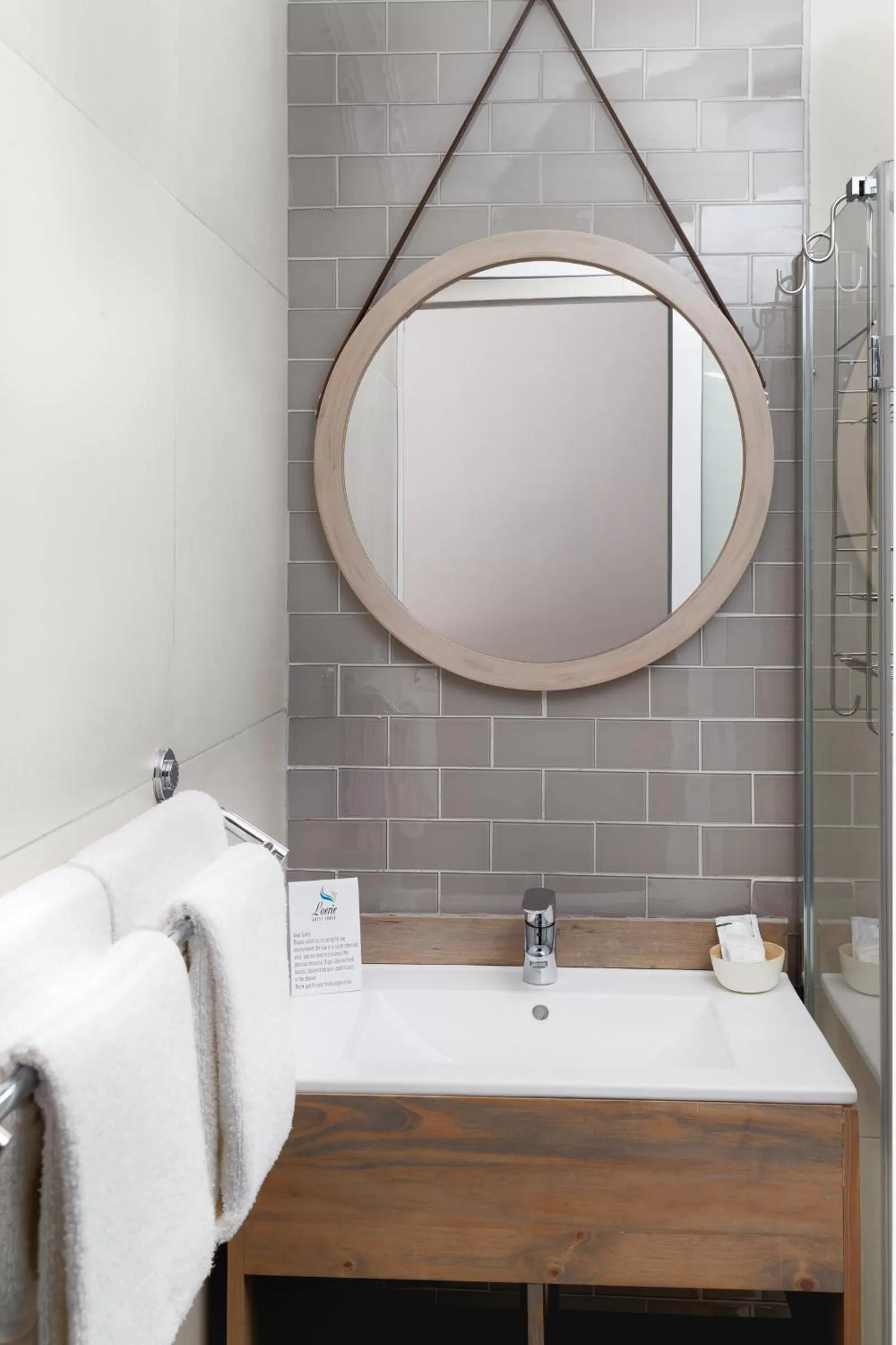 Bathroom in Loerie Guest Lodge