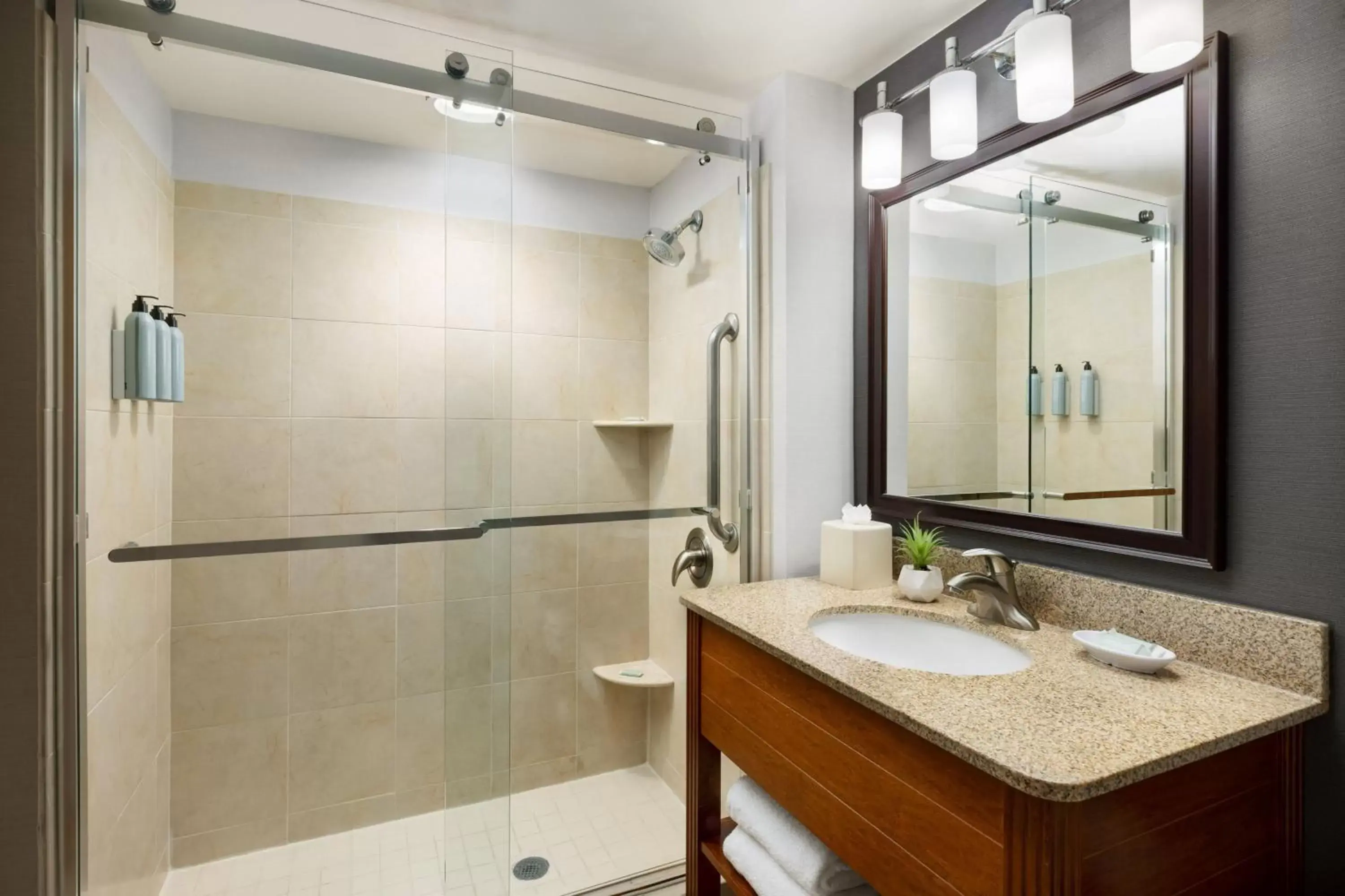 Bathroom in Courtyard by Marriott Atlantic City Beach Block