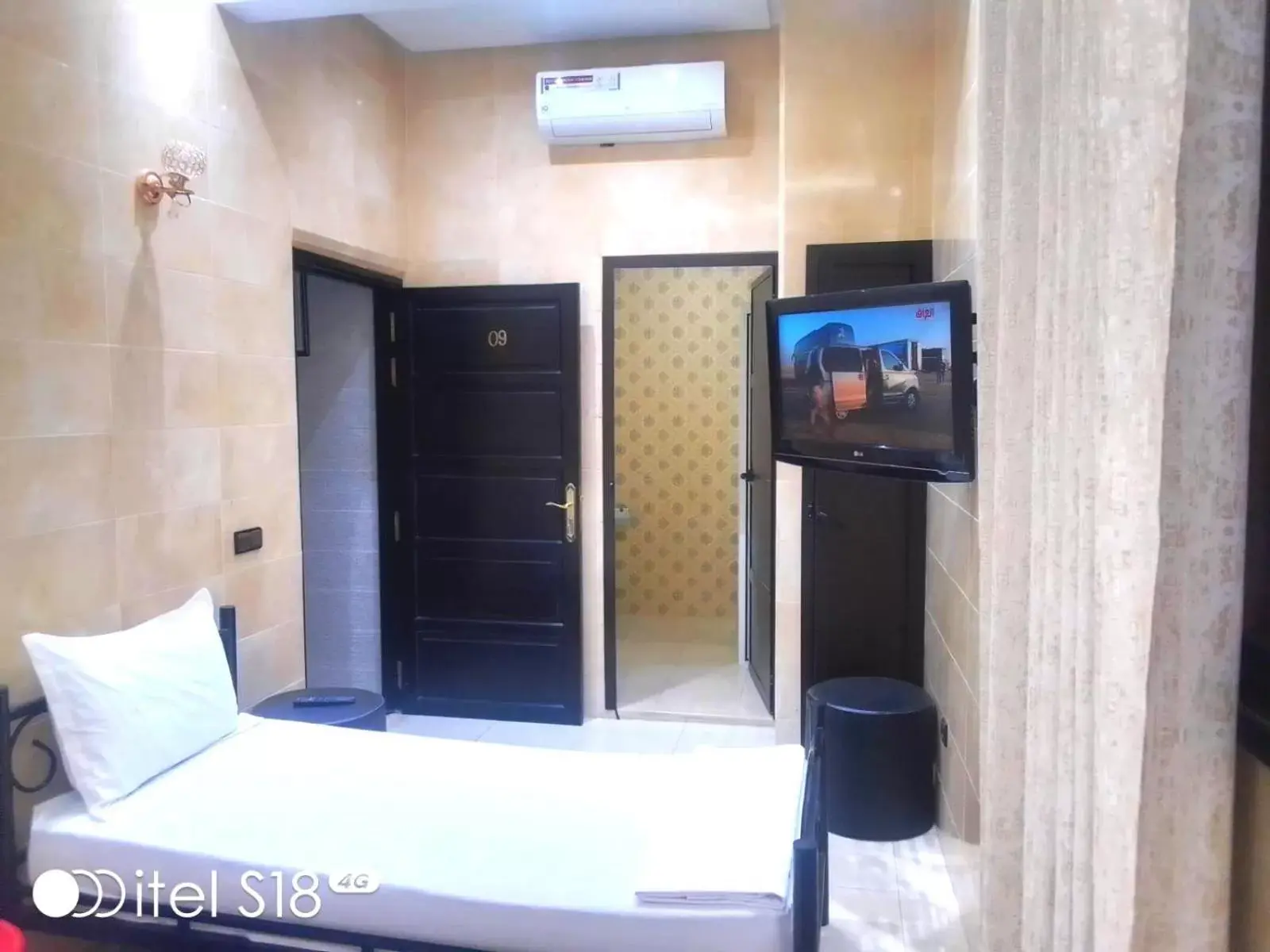 Bed, TV/Entertainment Center in Résidence Miramare Marrakech