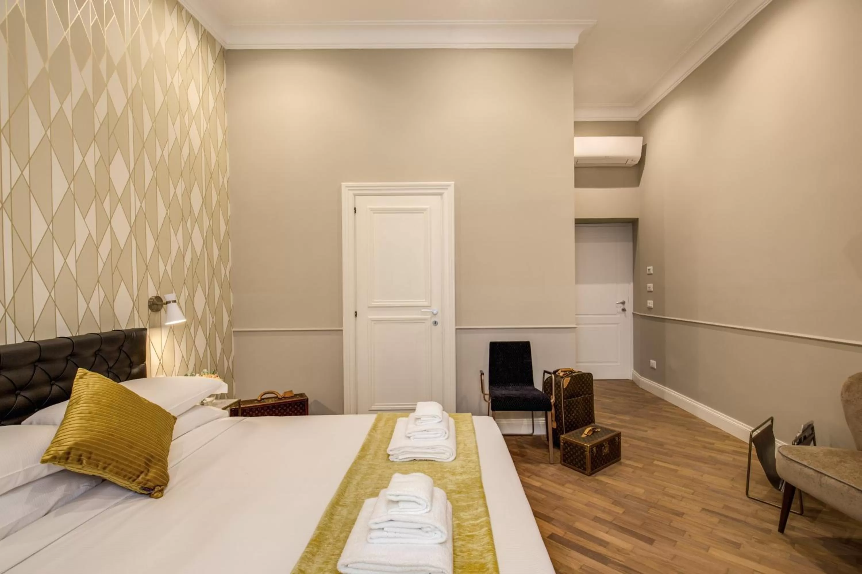 Bed in Charme Spagna Boutique Hotel