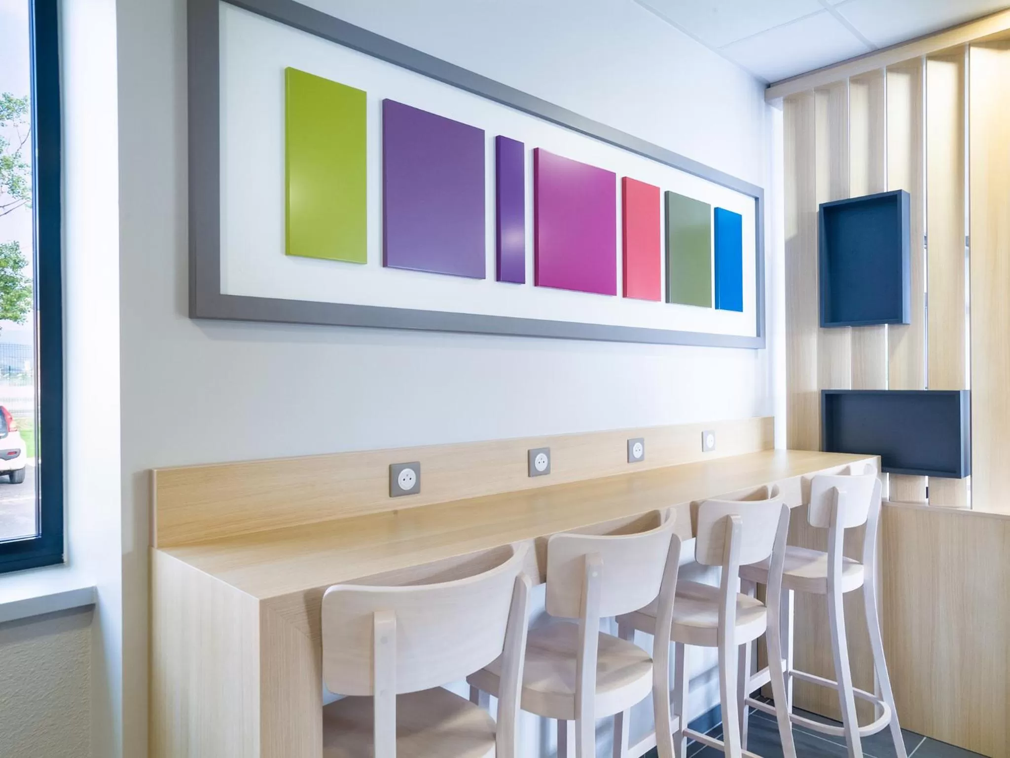 Restaurant/places to eat in B&B HOTEL Colmar Expo