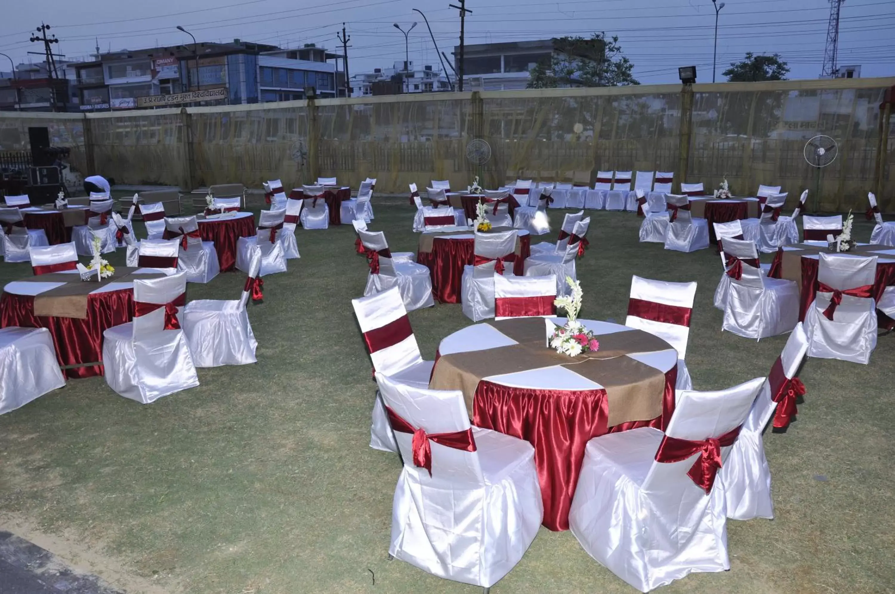 Garden, Banquet Facilities in Sapna Clarks Inn Lucknow