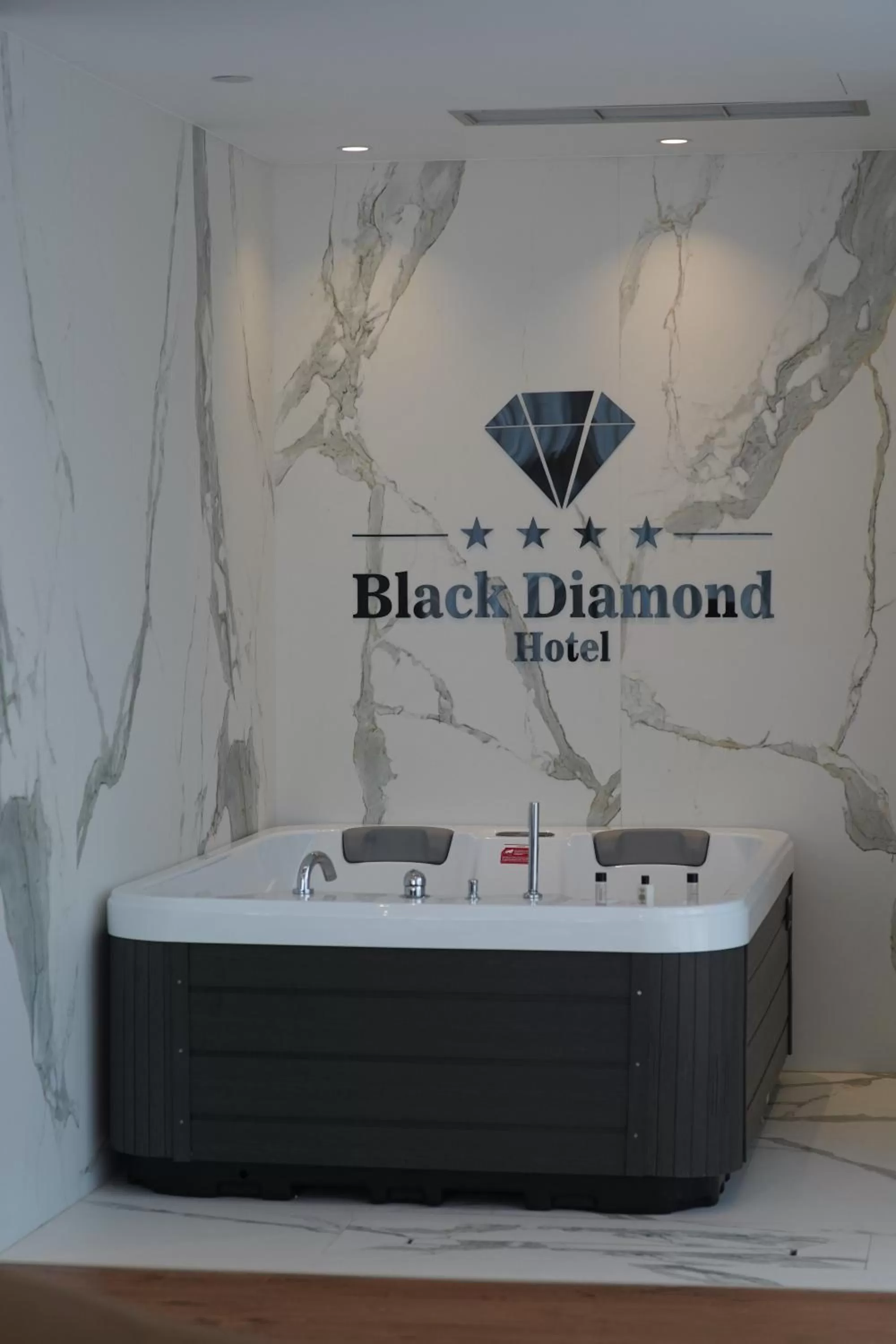 Hot Tub in Black Diamond Hotel