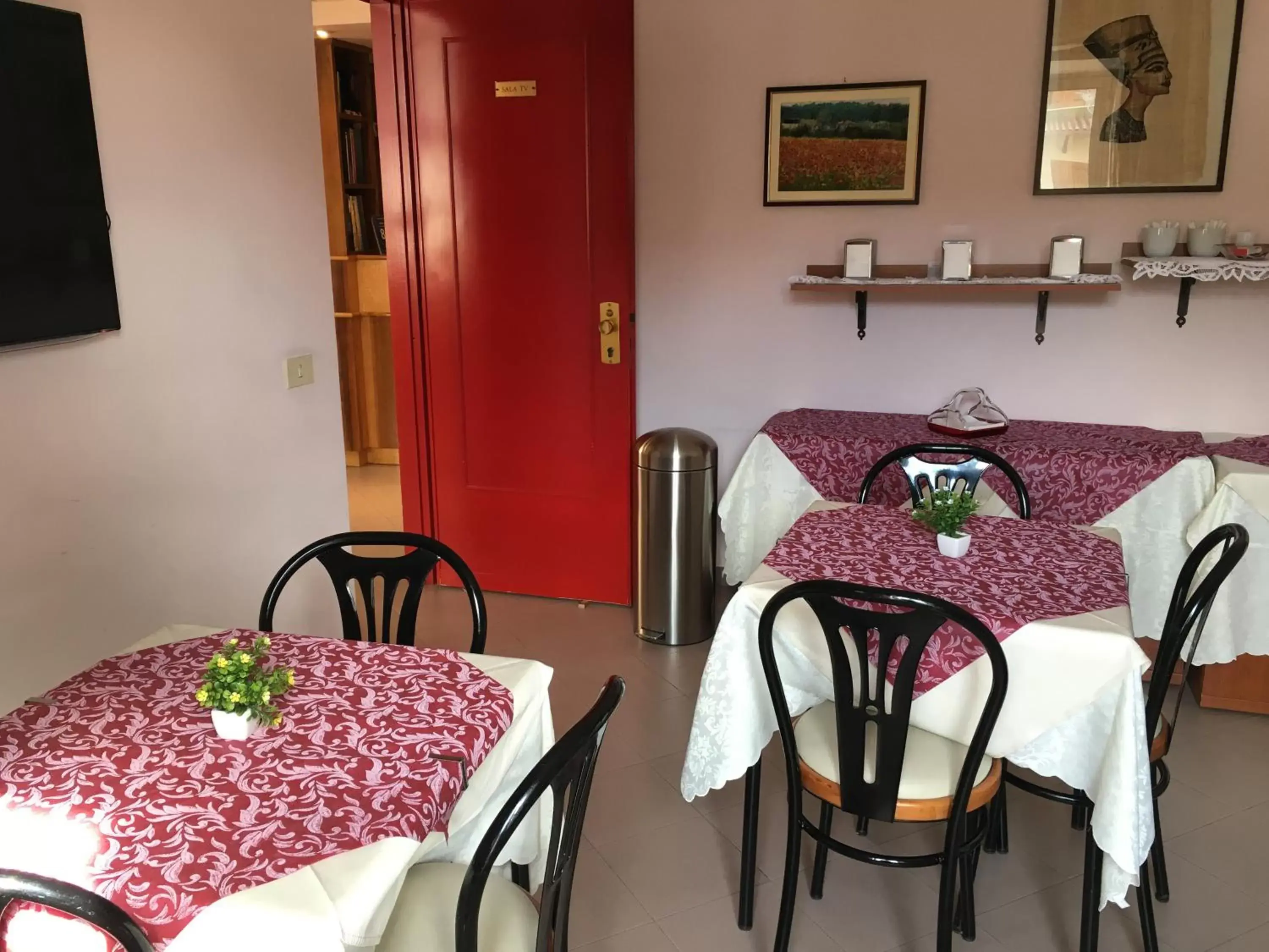 Dining Area in Hotel Facioni