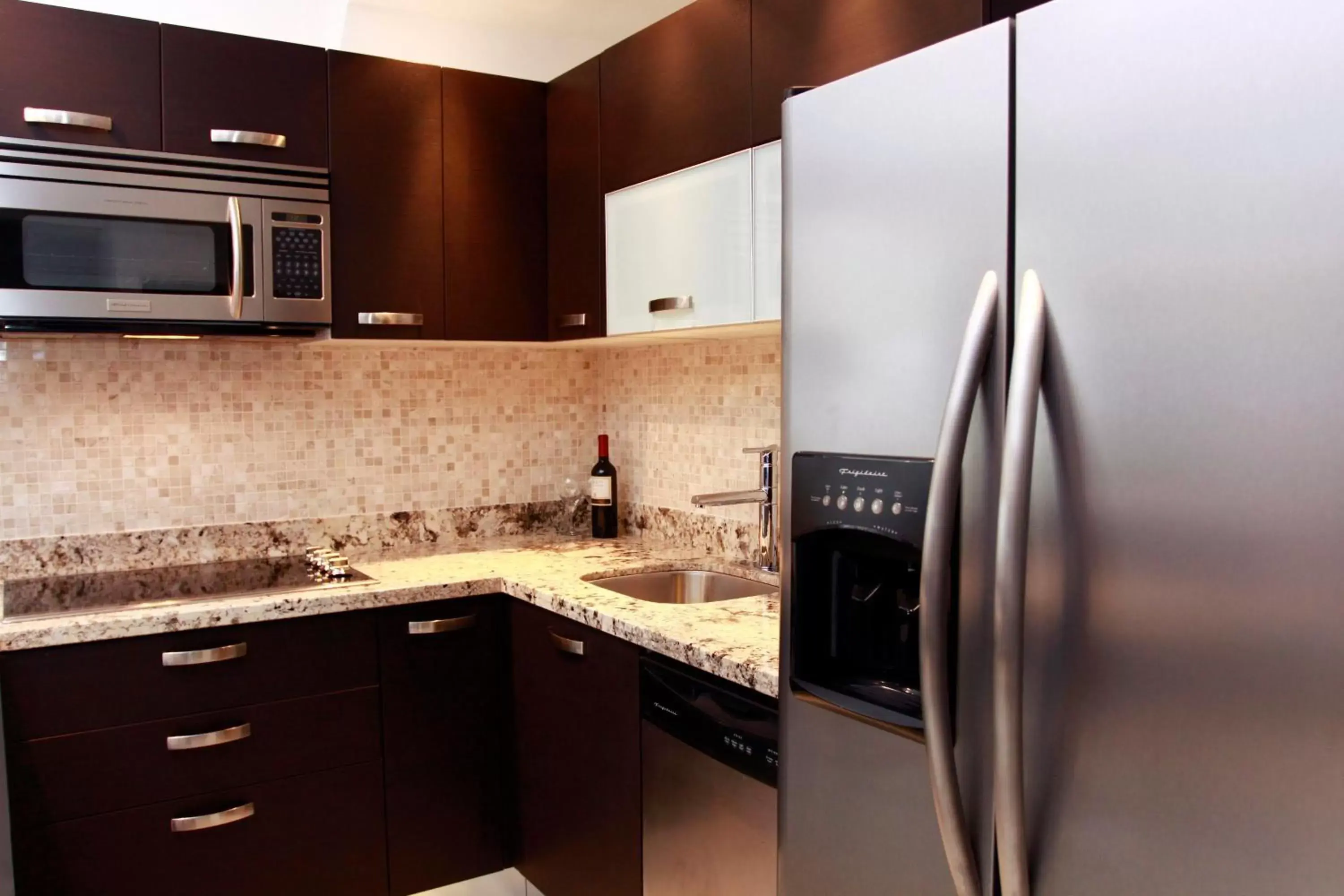 Kitchen or kitchenette, Kitchen/Kitchenette in PACIFIC SUITES Boutique Hotel and Bistro