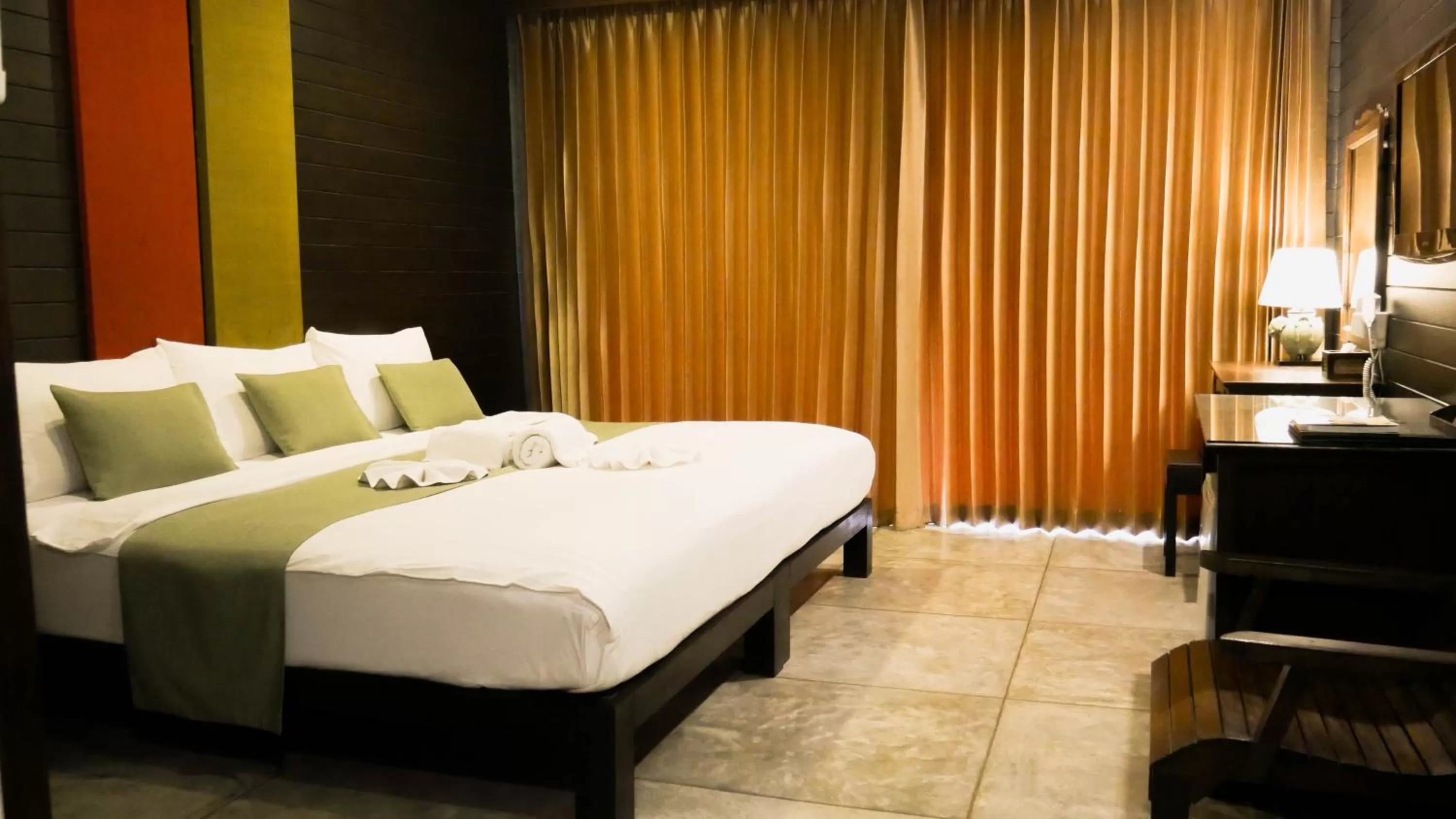 Bed in Royal River Kwai Resort and Spa