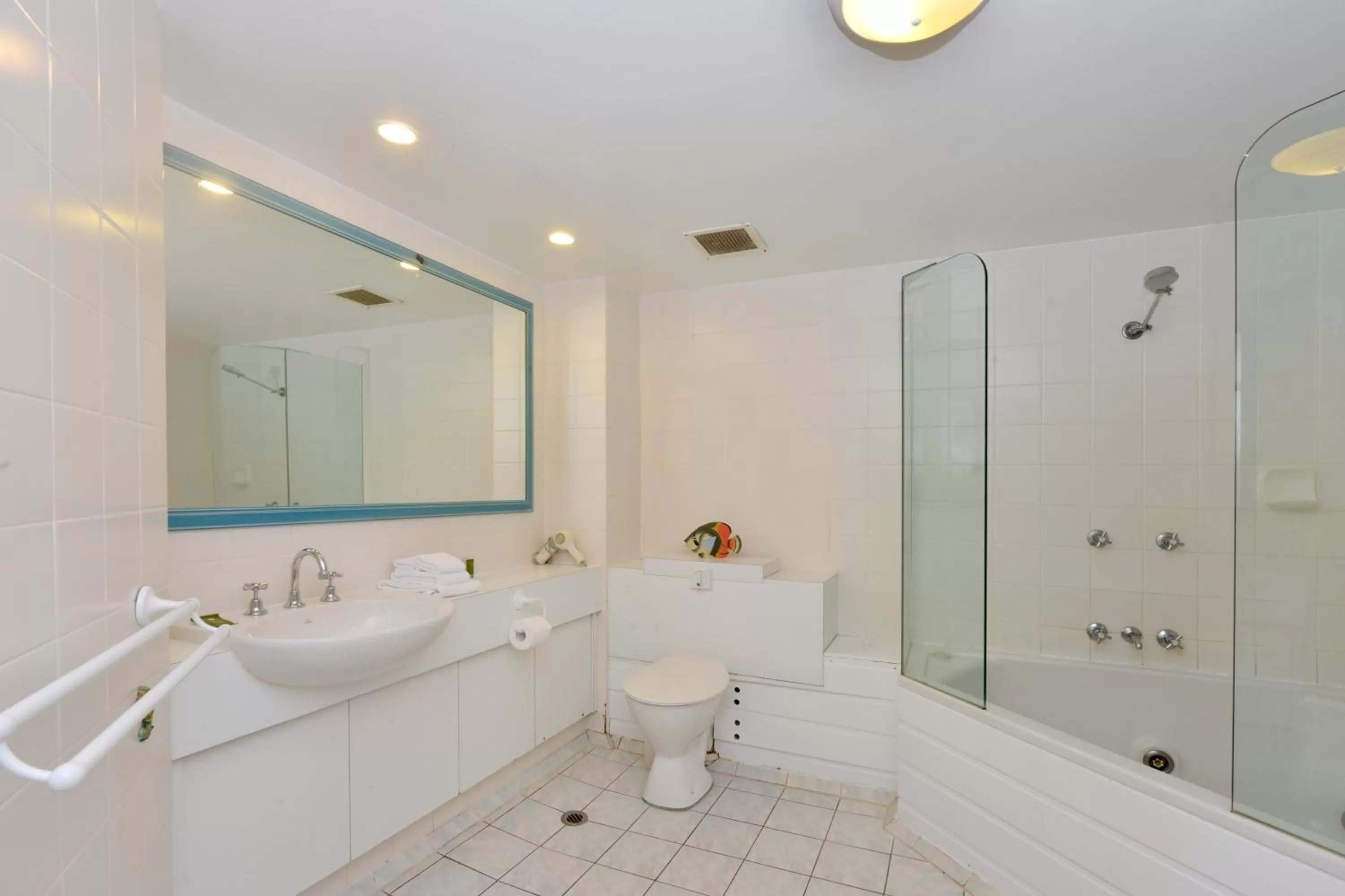 Shower in Driftwood Mantaray - Official Onsite Reception and Check In