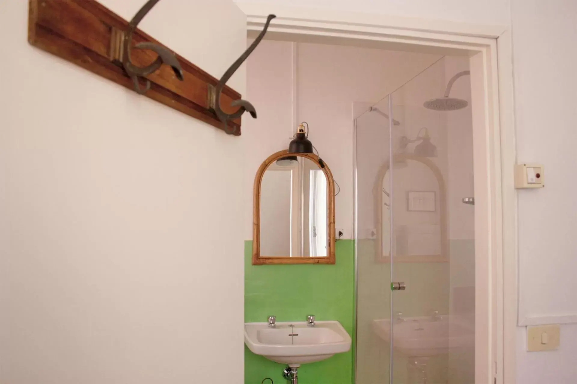 Shower, Bathroom in Ritornello B&B