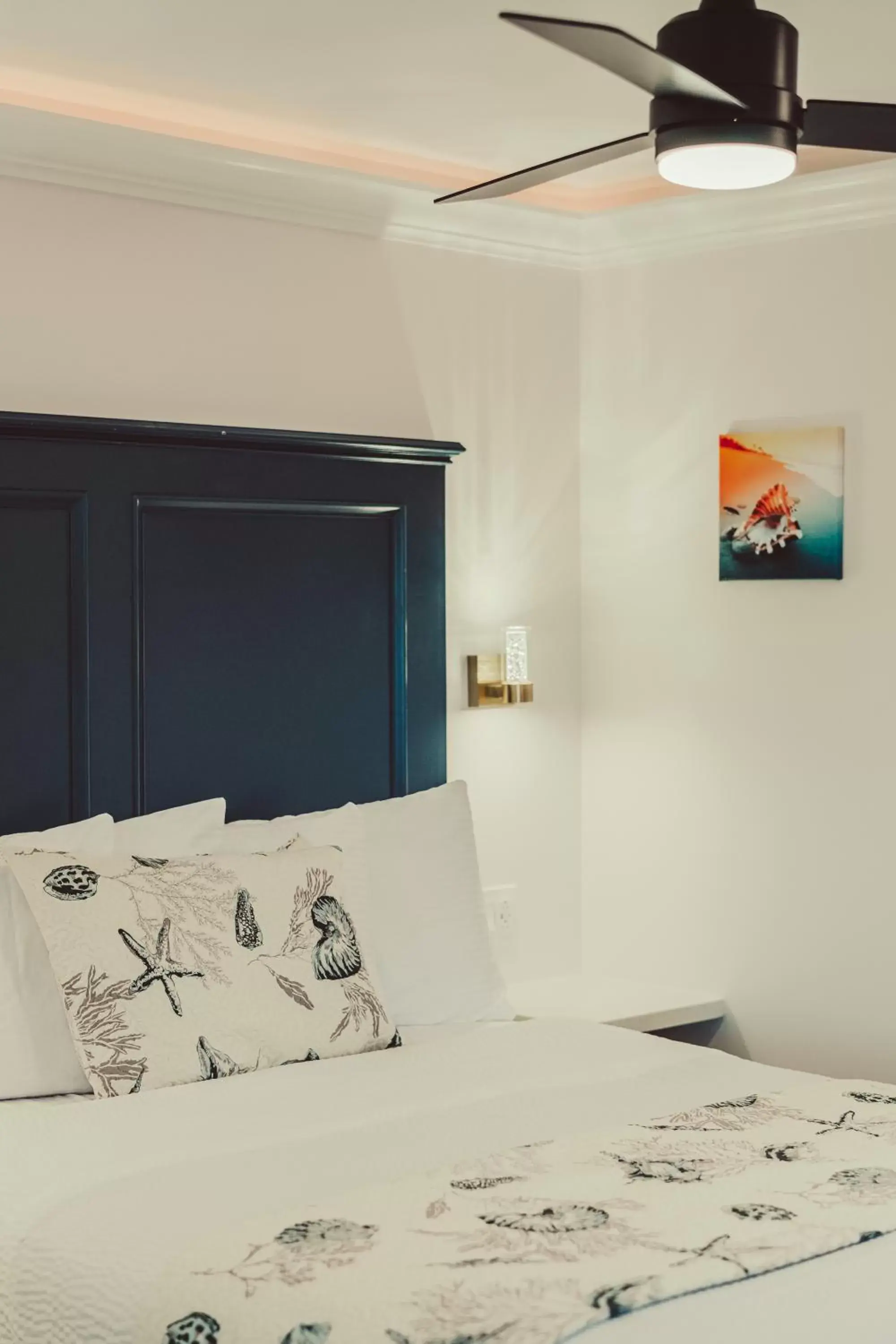 Bed in Blufftop Inn & Suites - Wharf/Restaurant District Bed in Blufftop Inn & Suites - Wharf/Restaurant District