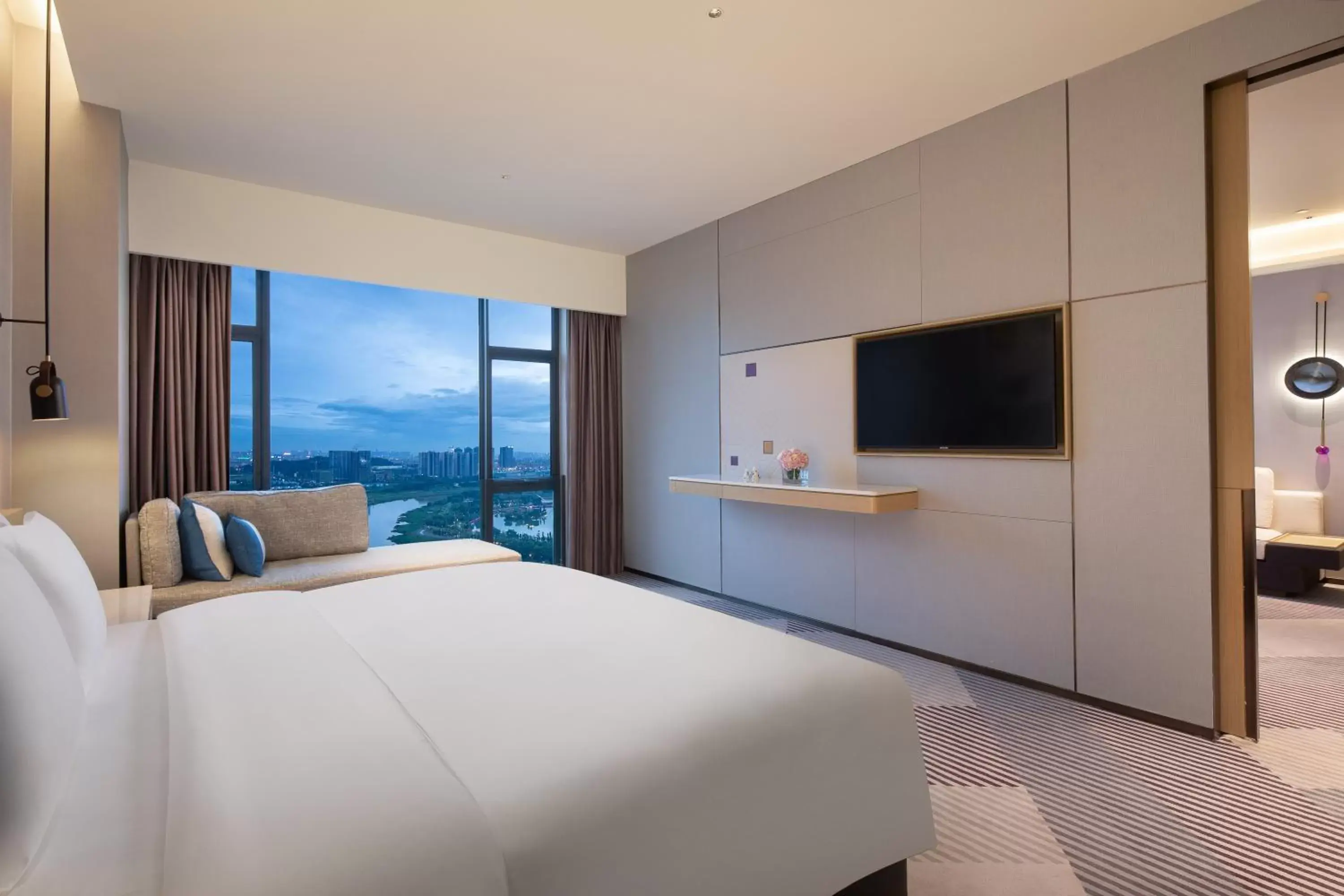 One-Bedroom Suite Lounge Access in Crowne Plaza Foshan Nanhai-an IHG Hotel One-Bedroom Suite Lounge Access in Crowne Plaza Foshan Nanhai-an IHG Hotel