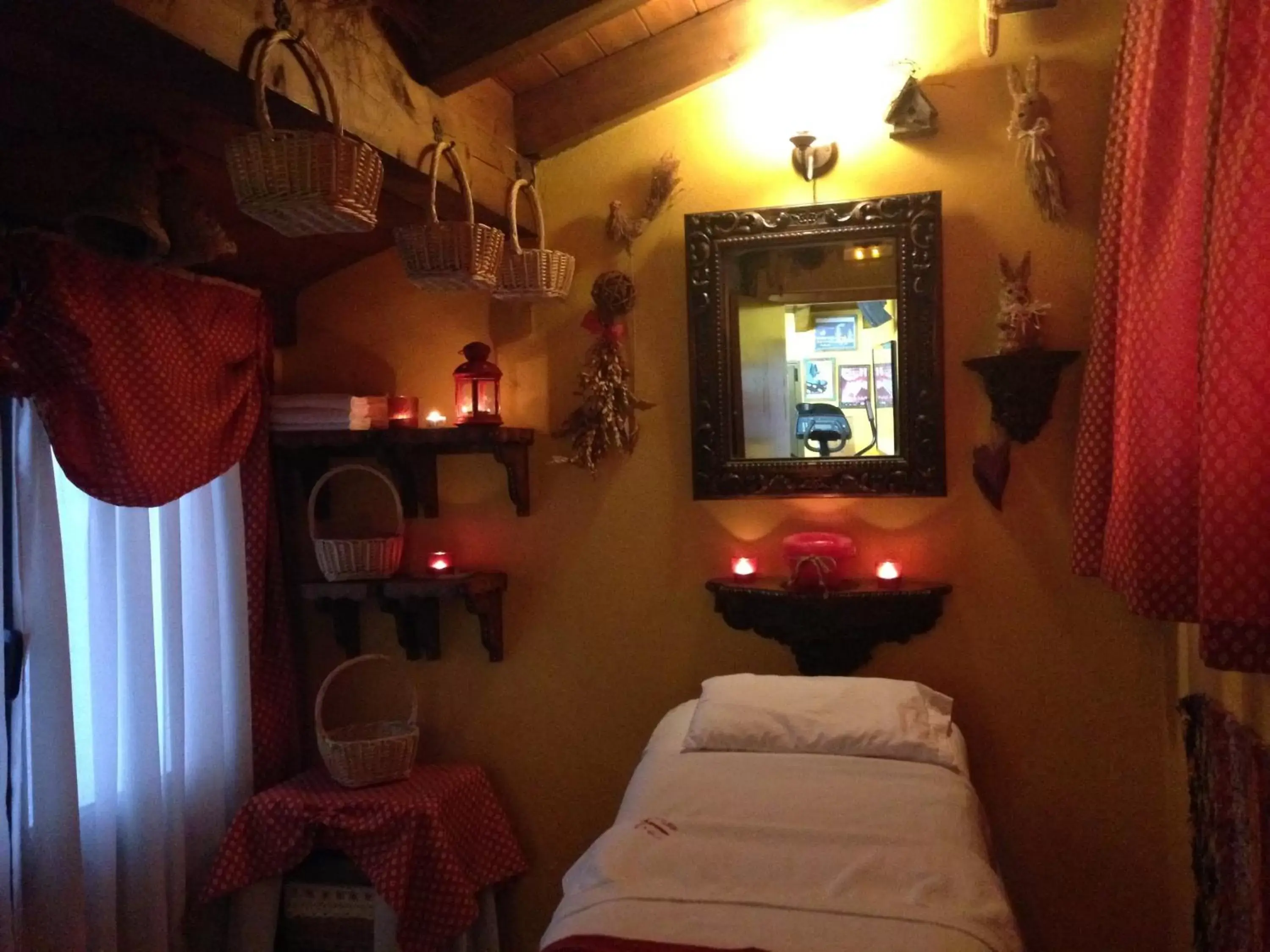 Massage, Seating Area in Hotel Aran La Abuela