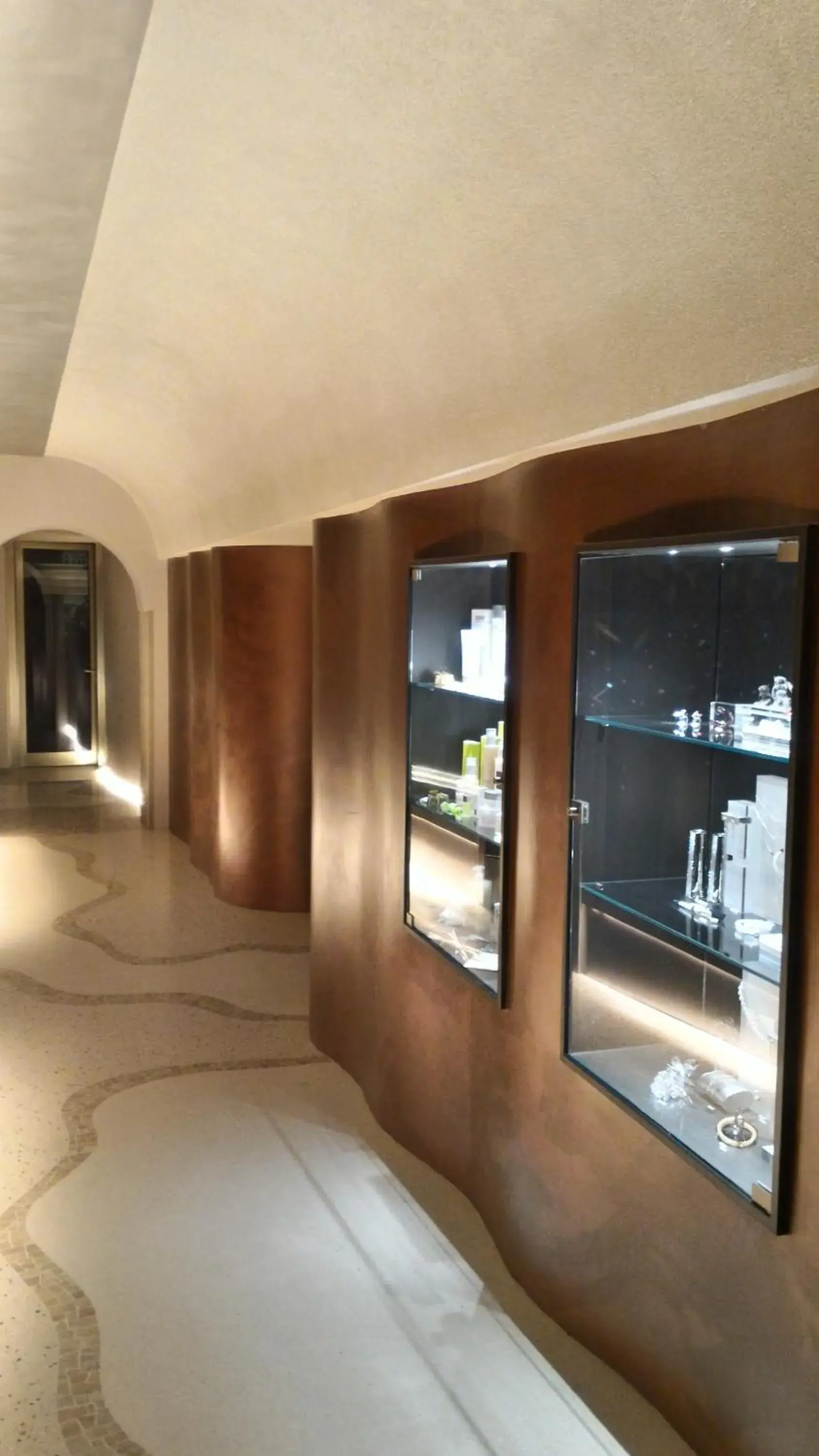On-site shops in Hotel Dei Fiori Restaurant - Meeting & Spa