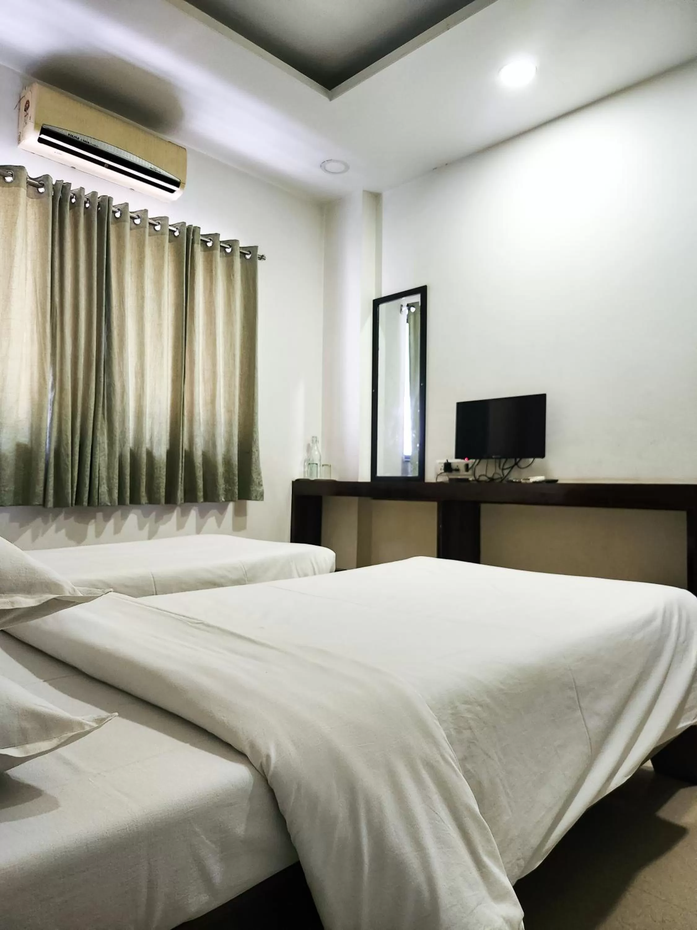 Bed in Hotel Rajwada Aurangabad