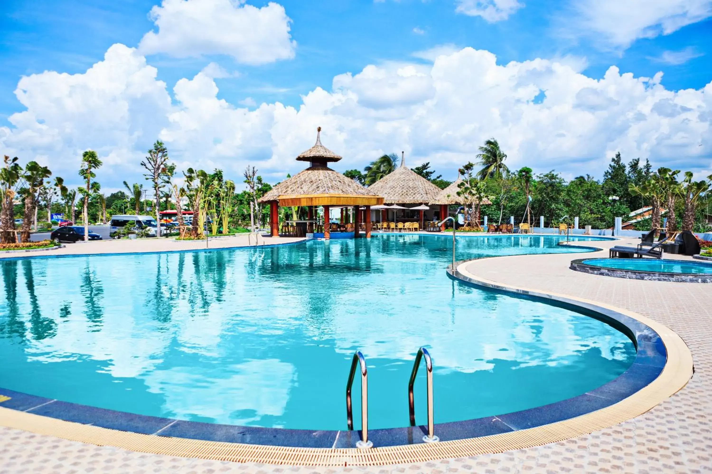 Swimming Pool in Muong Thanh Luxury Can Tho Hotel