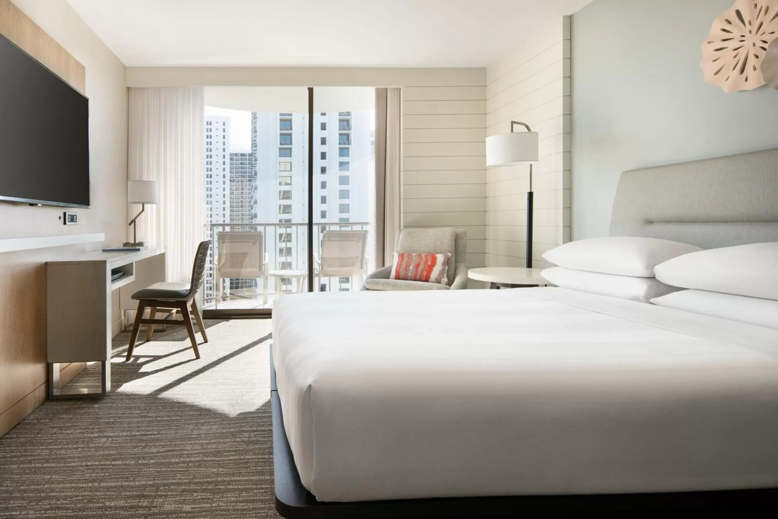 Bedroom, Bed in Waikiki Beach Marriott Resort & Spa