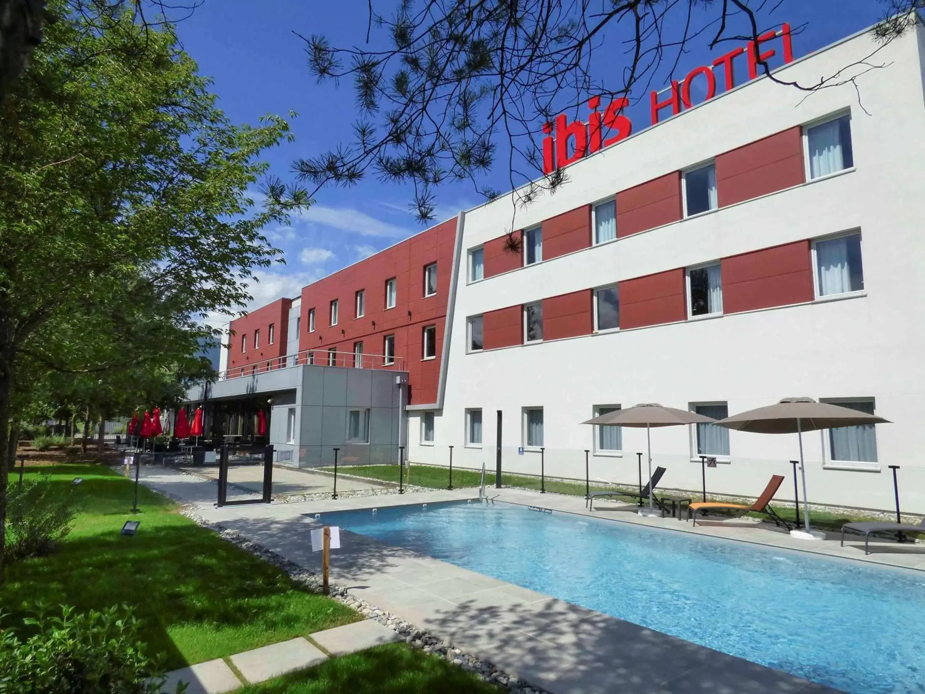 Property building in Ibis Saint-Genis-Pouilly Genève