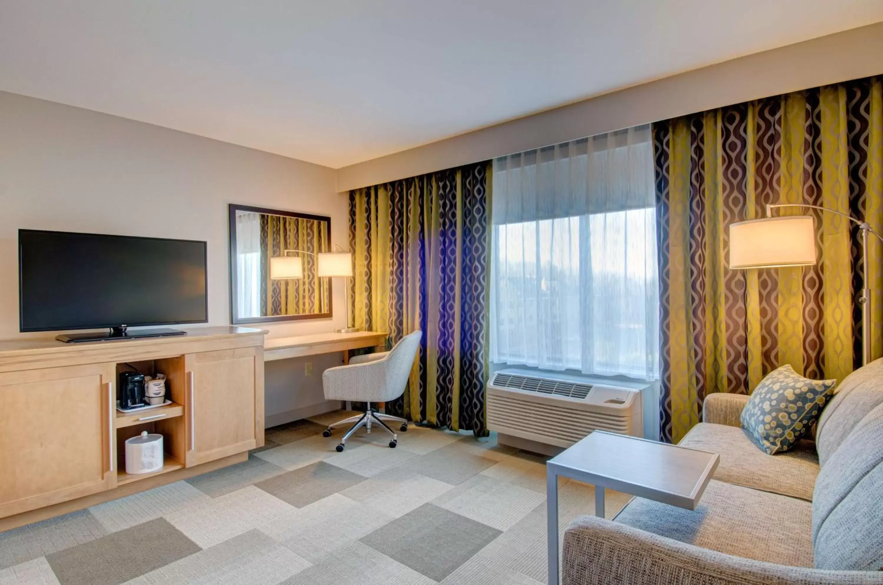Living room in Hampton Inn Boston - Westborough Living room in Hampton Inn Boston - Westborough