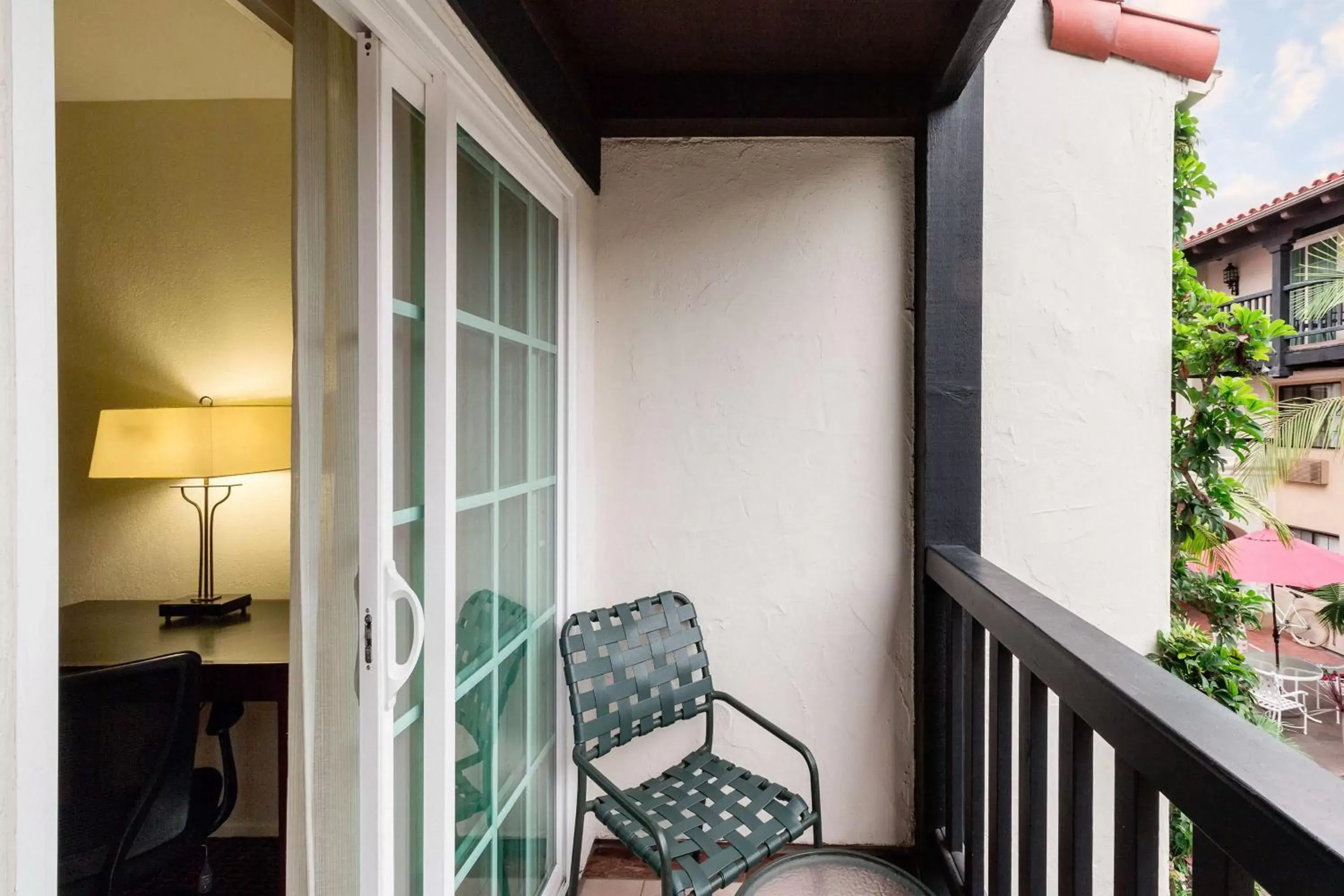Photo of the whole room, Balcony/Terrace in Best Western Plus Carpinteria Inn