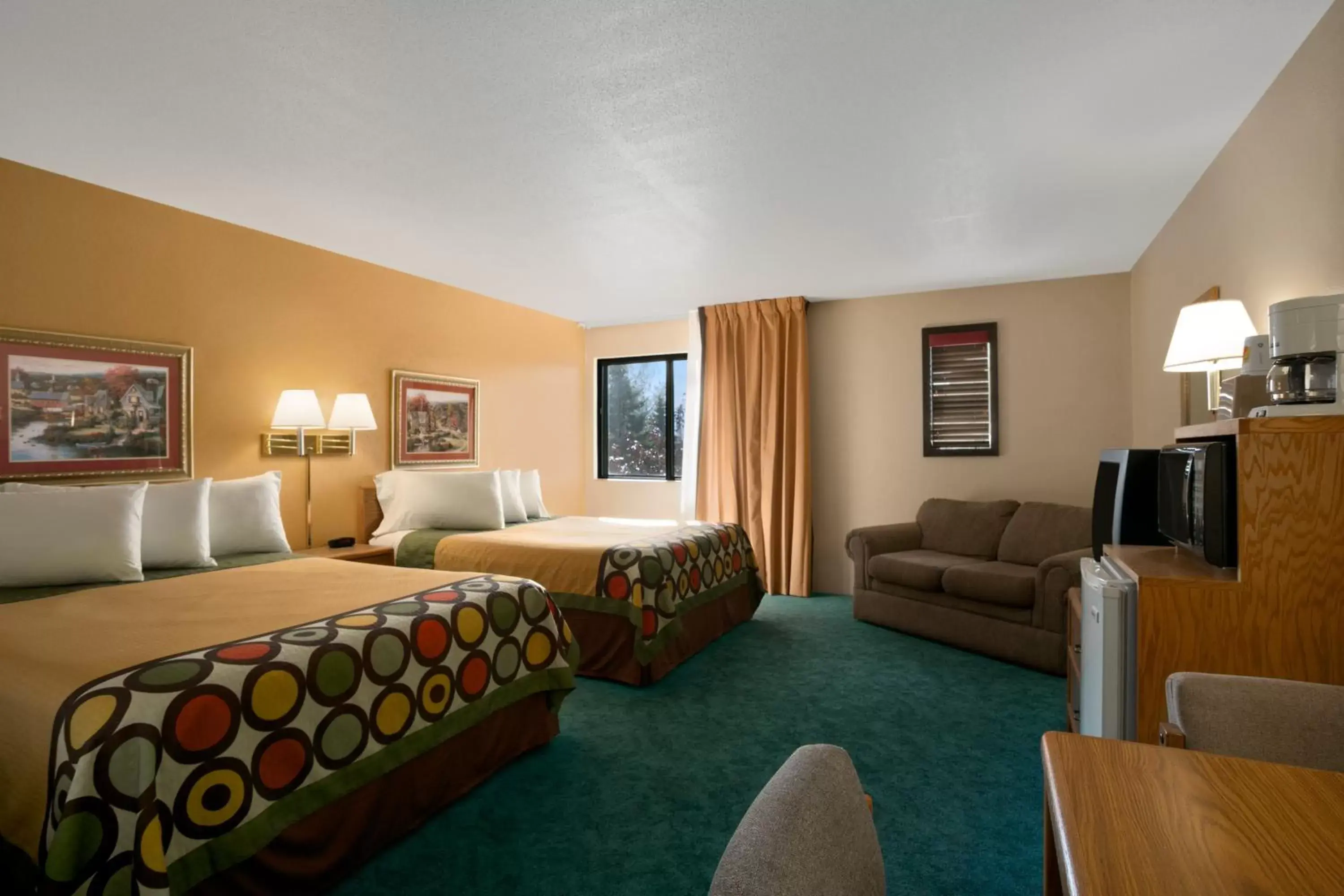 Photo of the whole room in Super 8 by Wyndham Alexandria MN