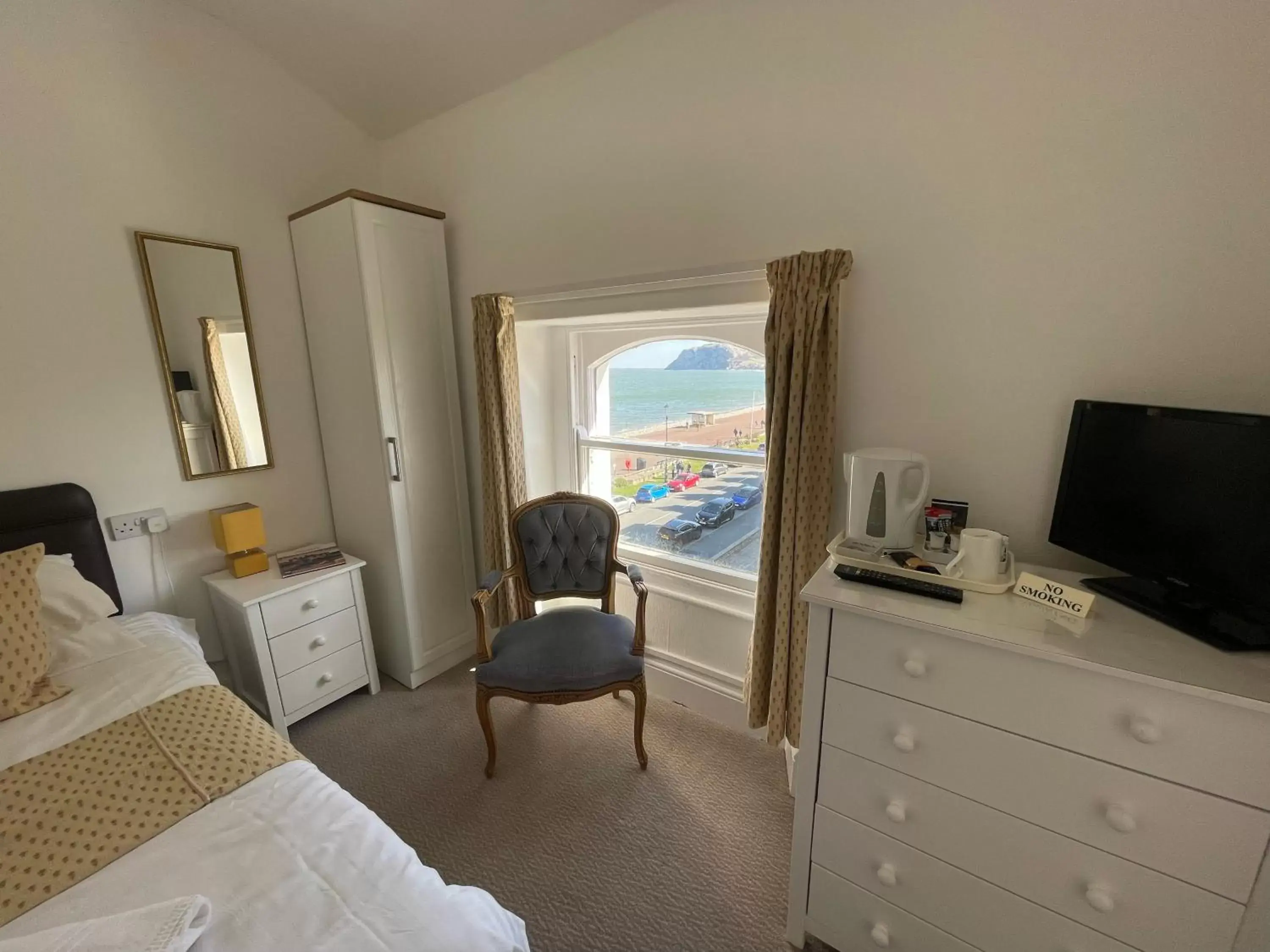 Single Room - En Suite in The Shelbourne Single Room - En Suite in The Shelbourne