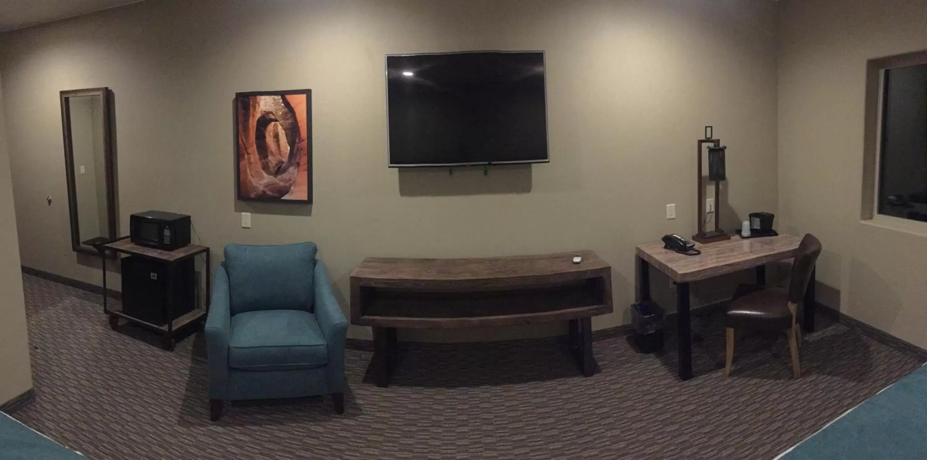 Guests, TV/Entertainment Center in Canyon Country Lodge