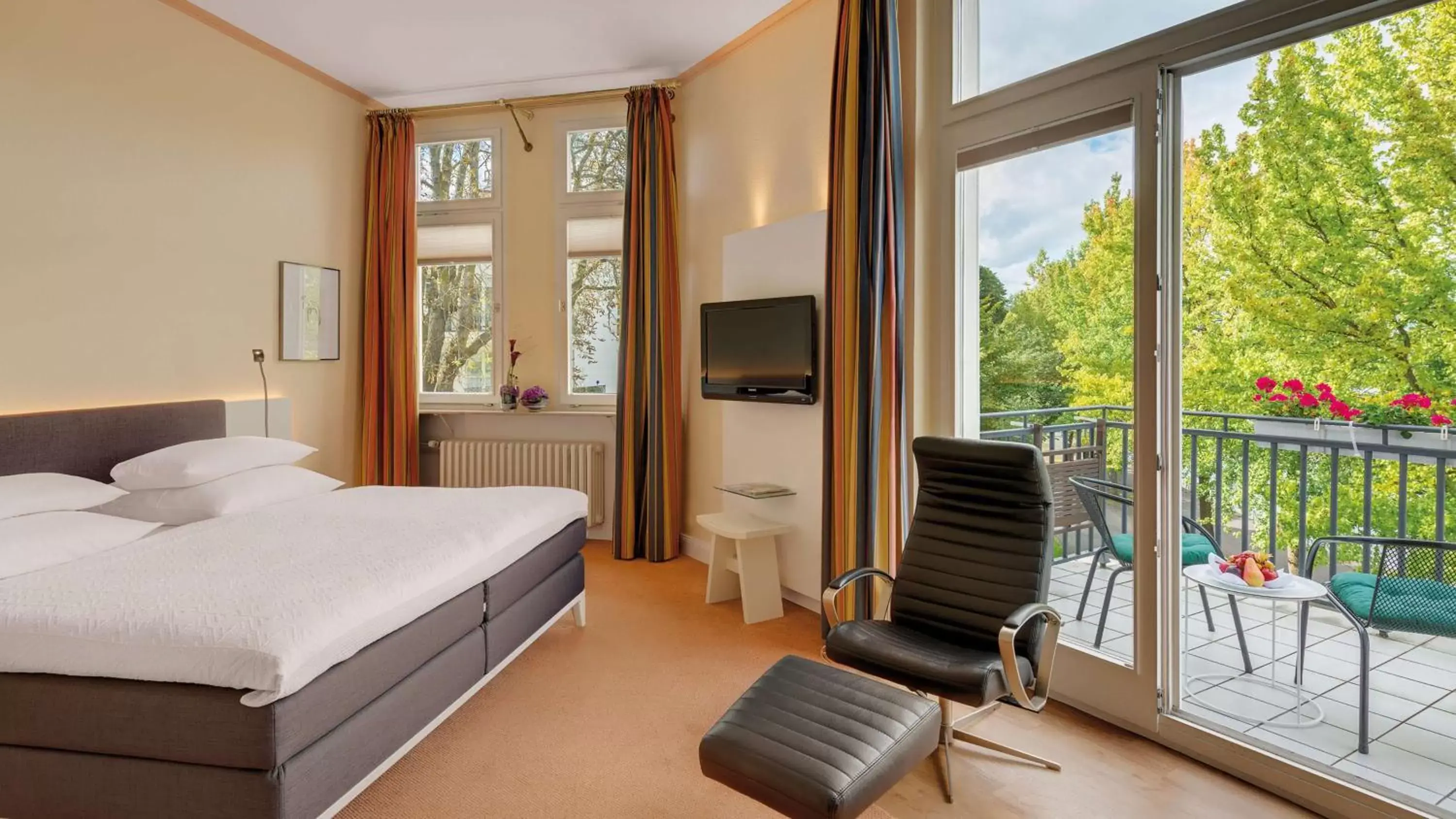 Bedroom in Rheinhotel Dreesen