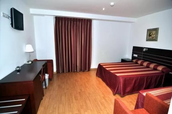 Photo of the whole room, Bed in Norte Hotel