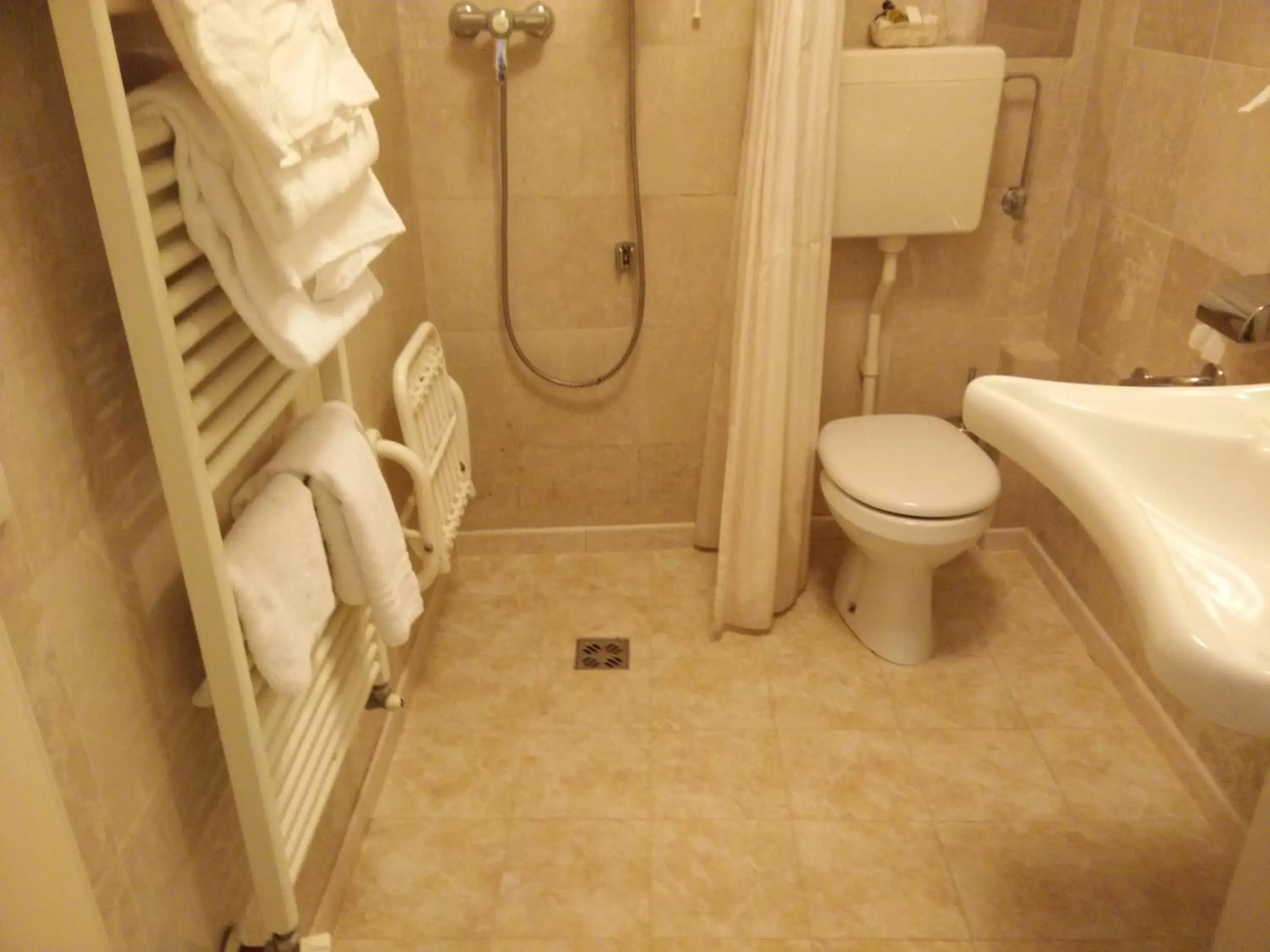 Bathroom in Hotel Ca' Formenta