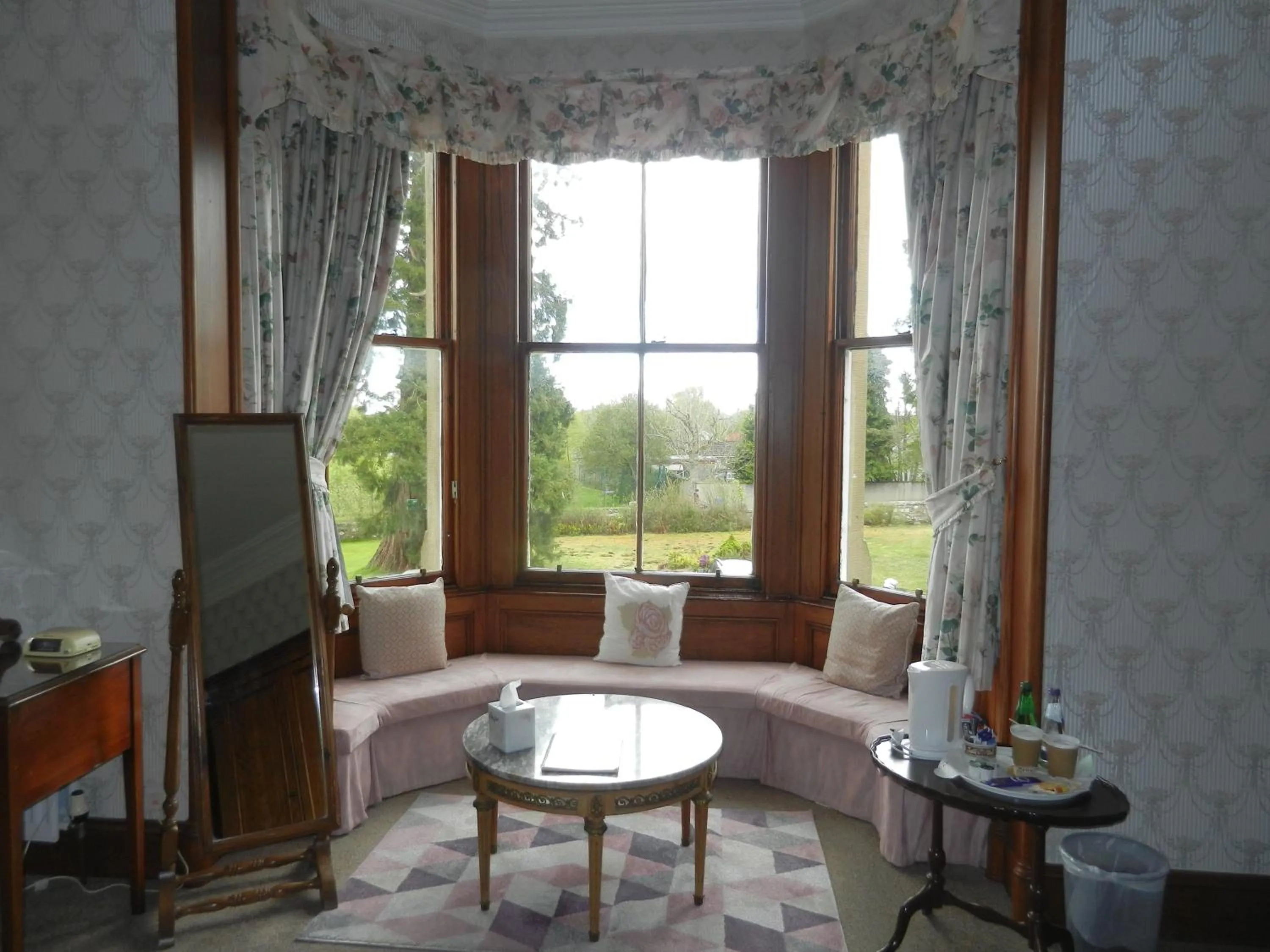 Seating area in Mansfield Castle Hotel