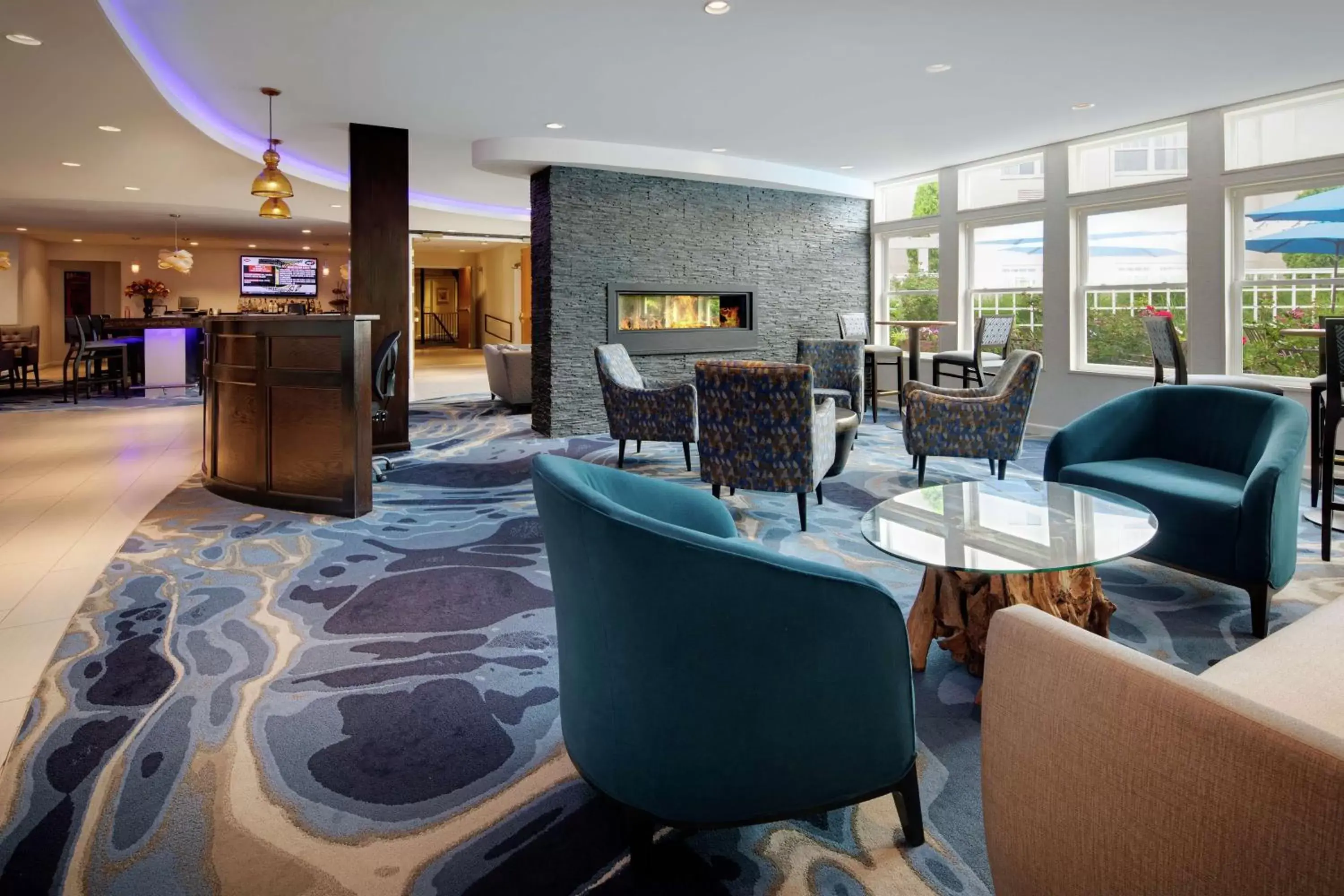 Lobby or reception, Lounge/Bar in DoubleTree by Hilton Cape Cod - Hyannis