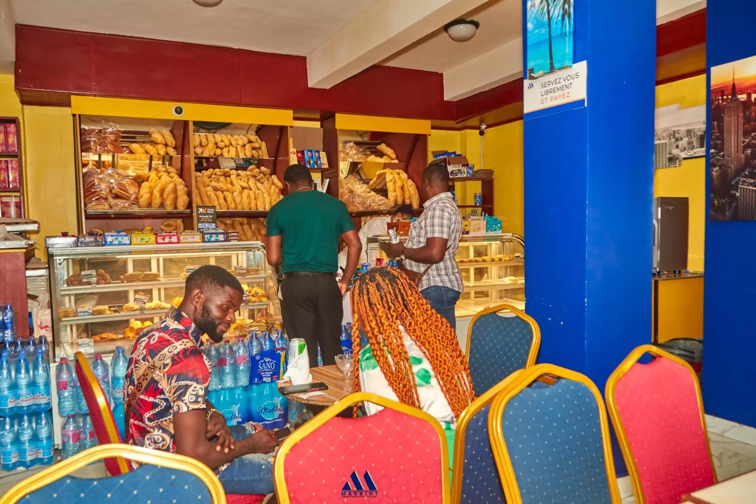 Restaurant/places to eat in Marriot Metropolitan Hotel Restaurant/places to eat in Marriot Metropolitan Hotel