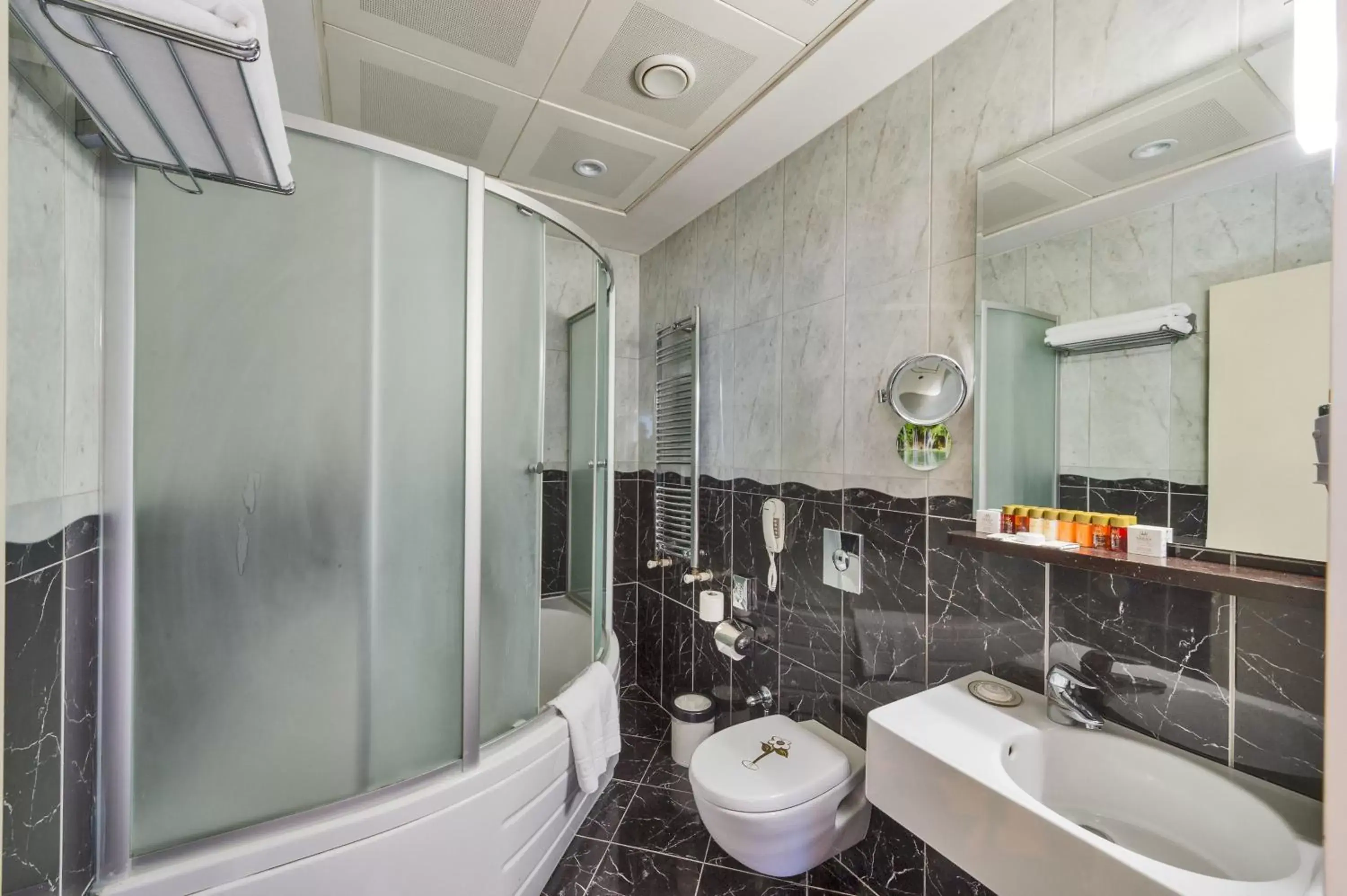 Bathroom in The Hotel Beyaz Saray & Spa