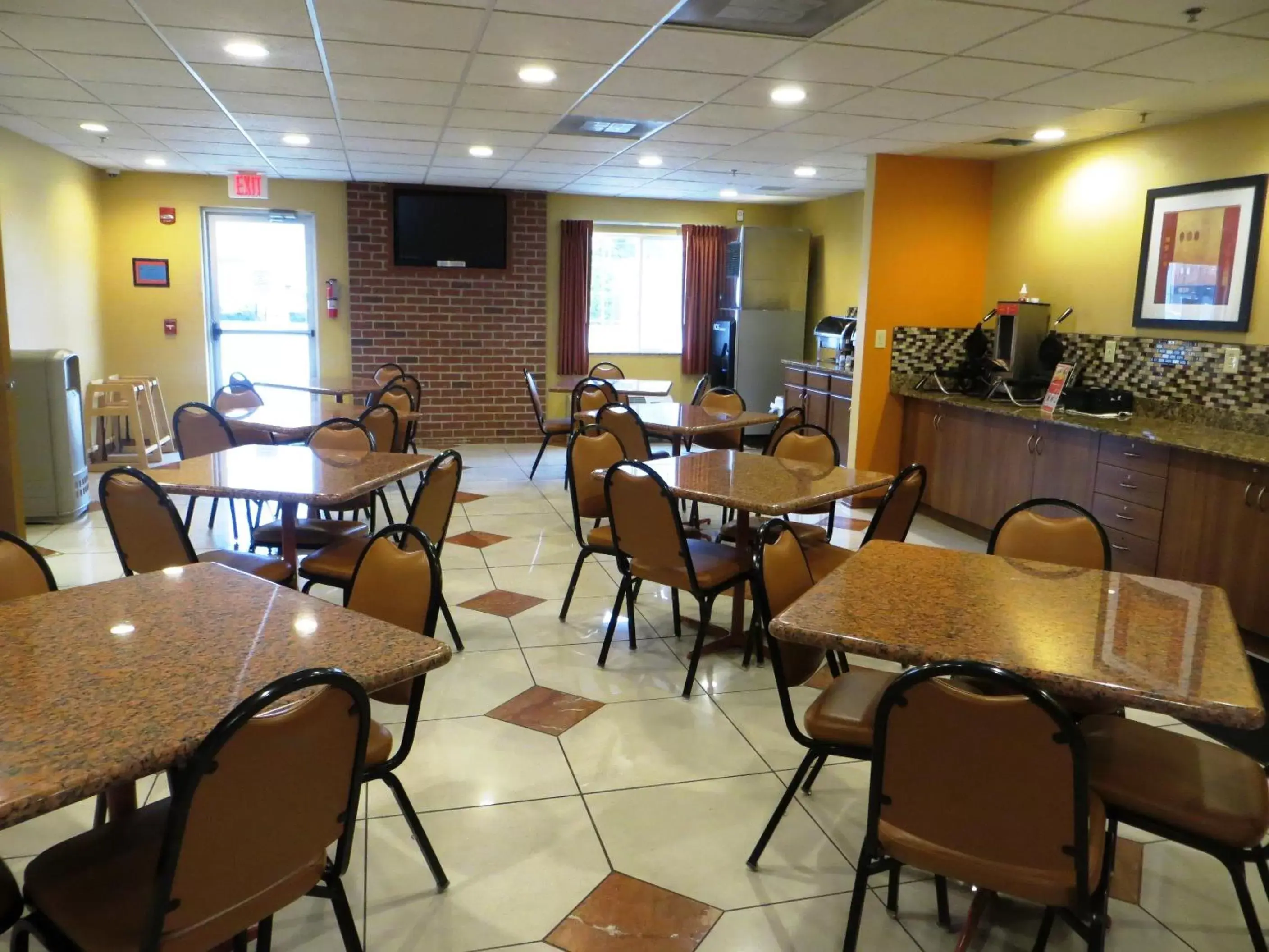 Restaurant/Places to Eat in Microtel by Wyndham South Bend Notre Dame University