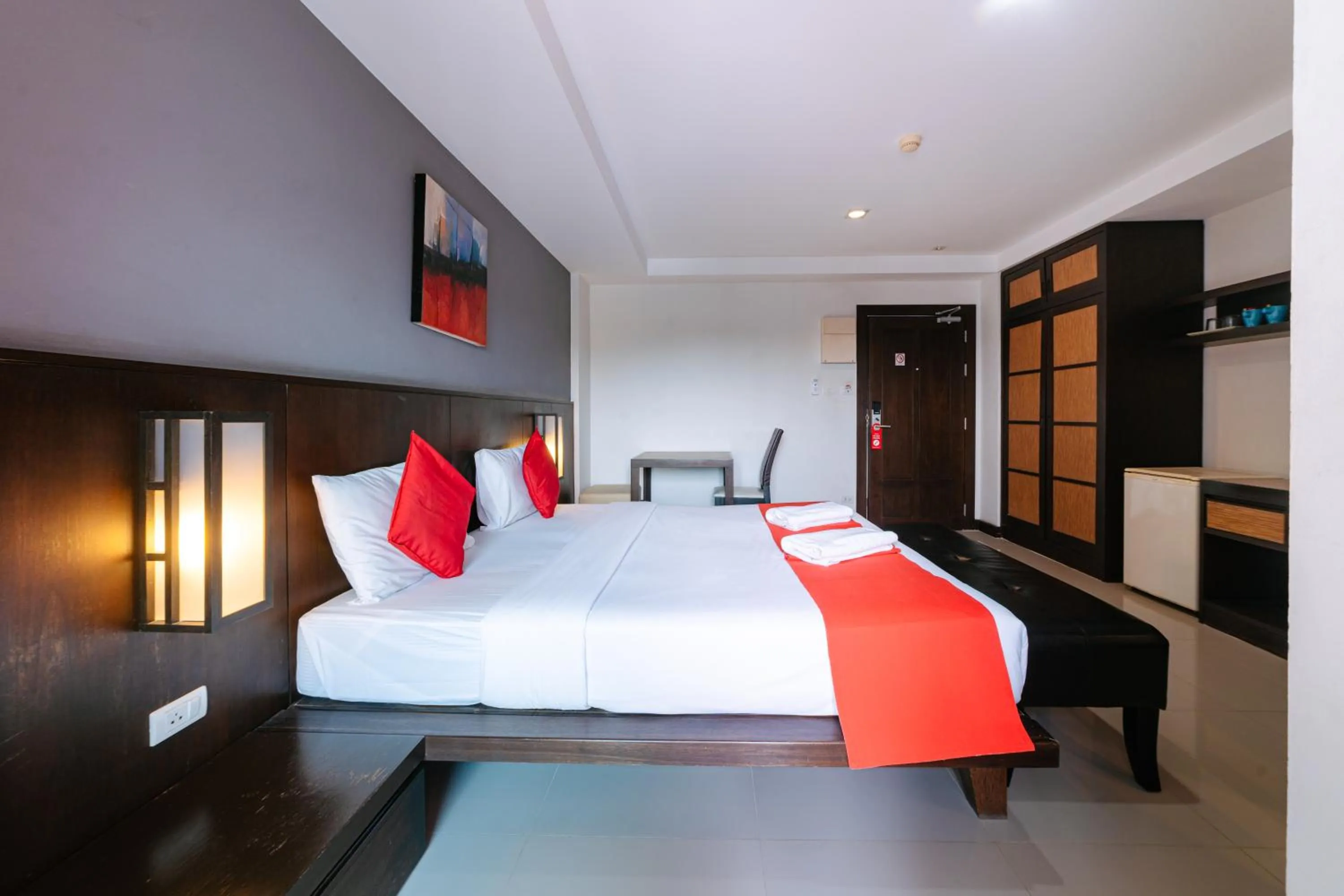 Guests, Bed in Ratana Hotel Sakdidet, PHUKET TOWN