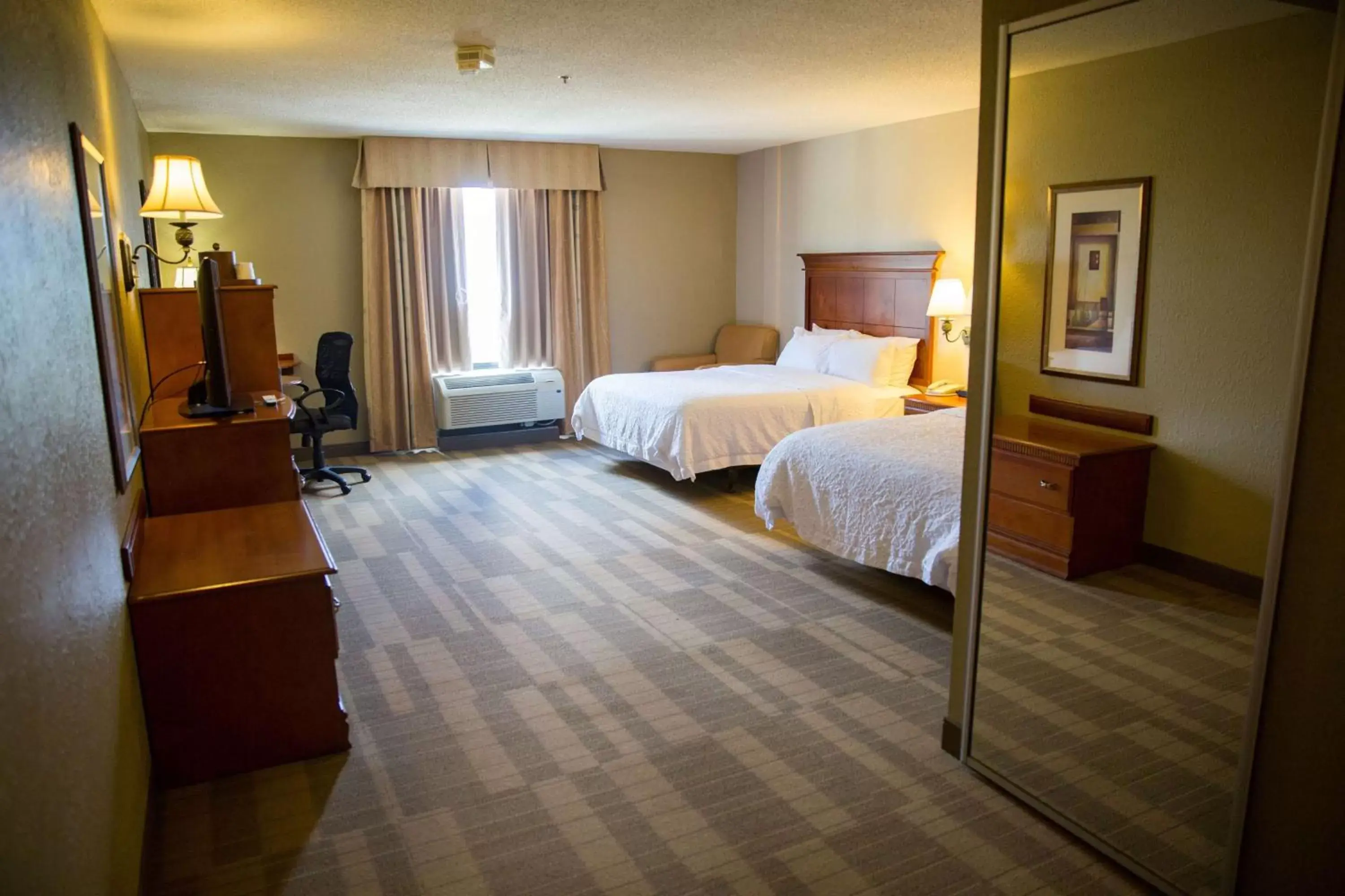 Queen Room with Two Queen Beds - Mobility and Hearing Access/Non-Smoking in Hampton Inn & Suites Grenada Queen Room with Two Queen Beds - Mobility and Hearing Access/Non-Smoking in Hampton Inn & Suites Grenada
