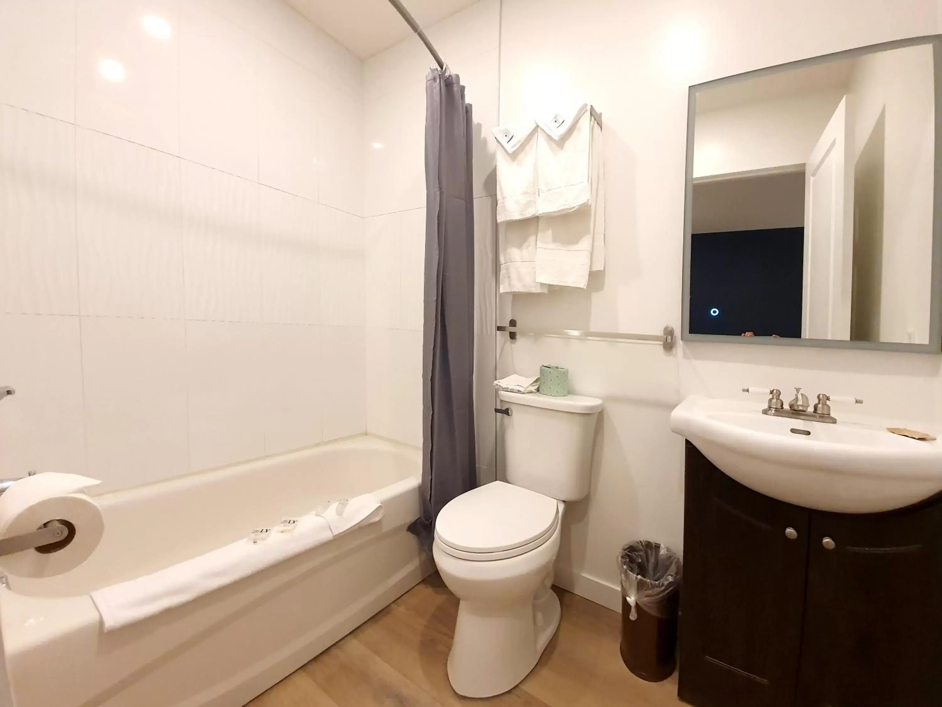 Shower, Bathroom in Cloud 9 Inn