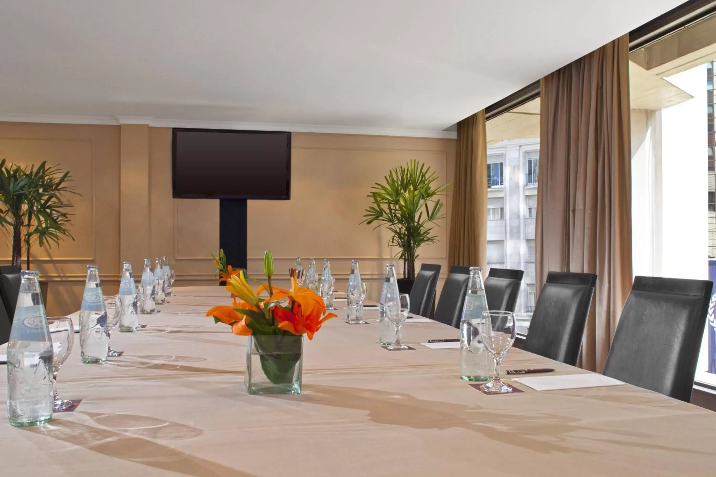 Meeting/conference room, Restaurant/Places to Eat in Libertador Hotel