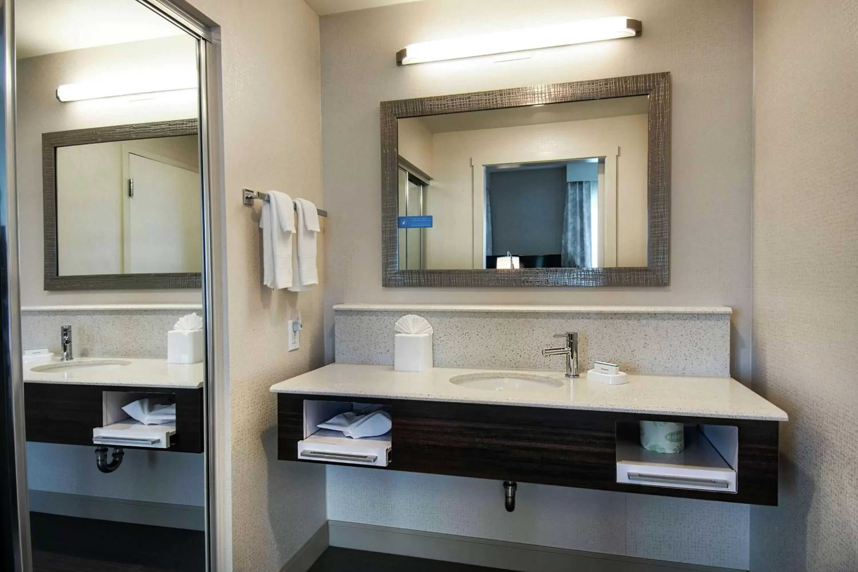 Bathroom in Hampton Inn & Suites by Hilton Mission Viejo Laguna San Juan Capistrano