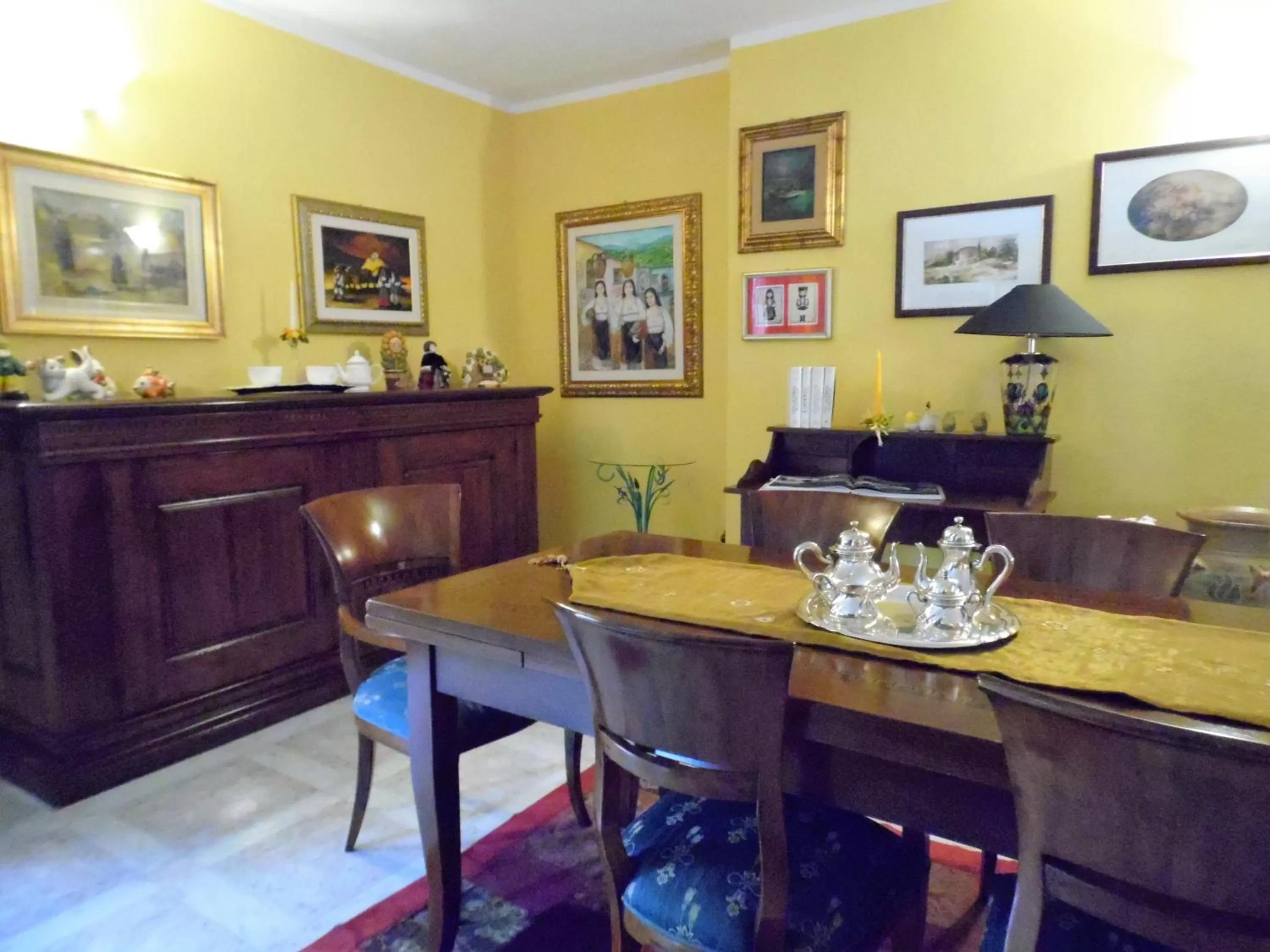 Communal lounge/ TV room, Restaurant/Places to Eat in Sole e Luna