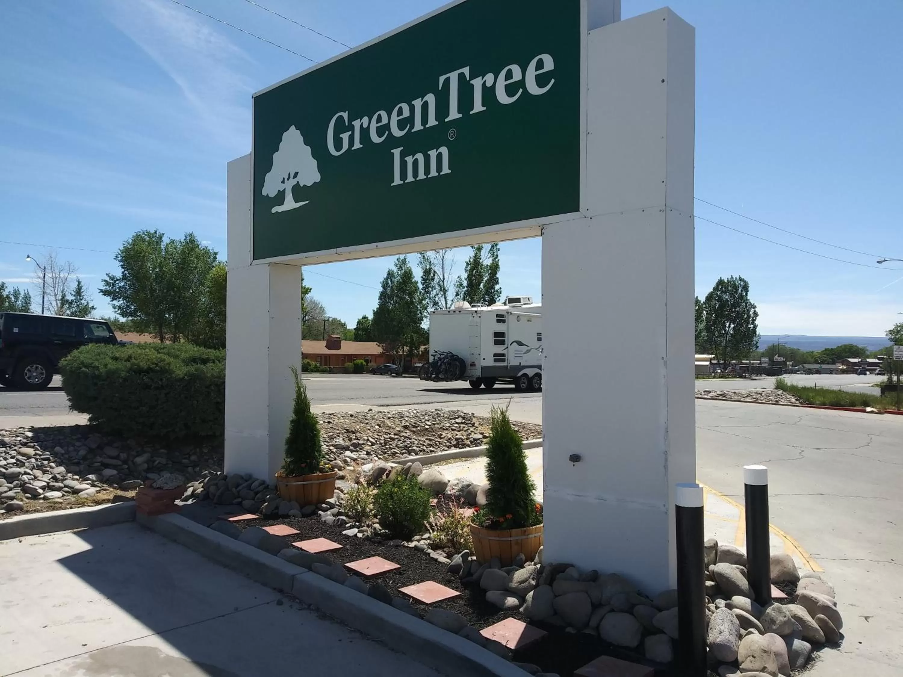 Logo/Certificate/Sign in GreenTree Inn Montrose