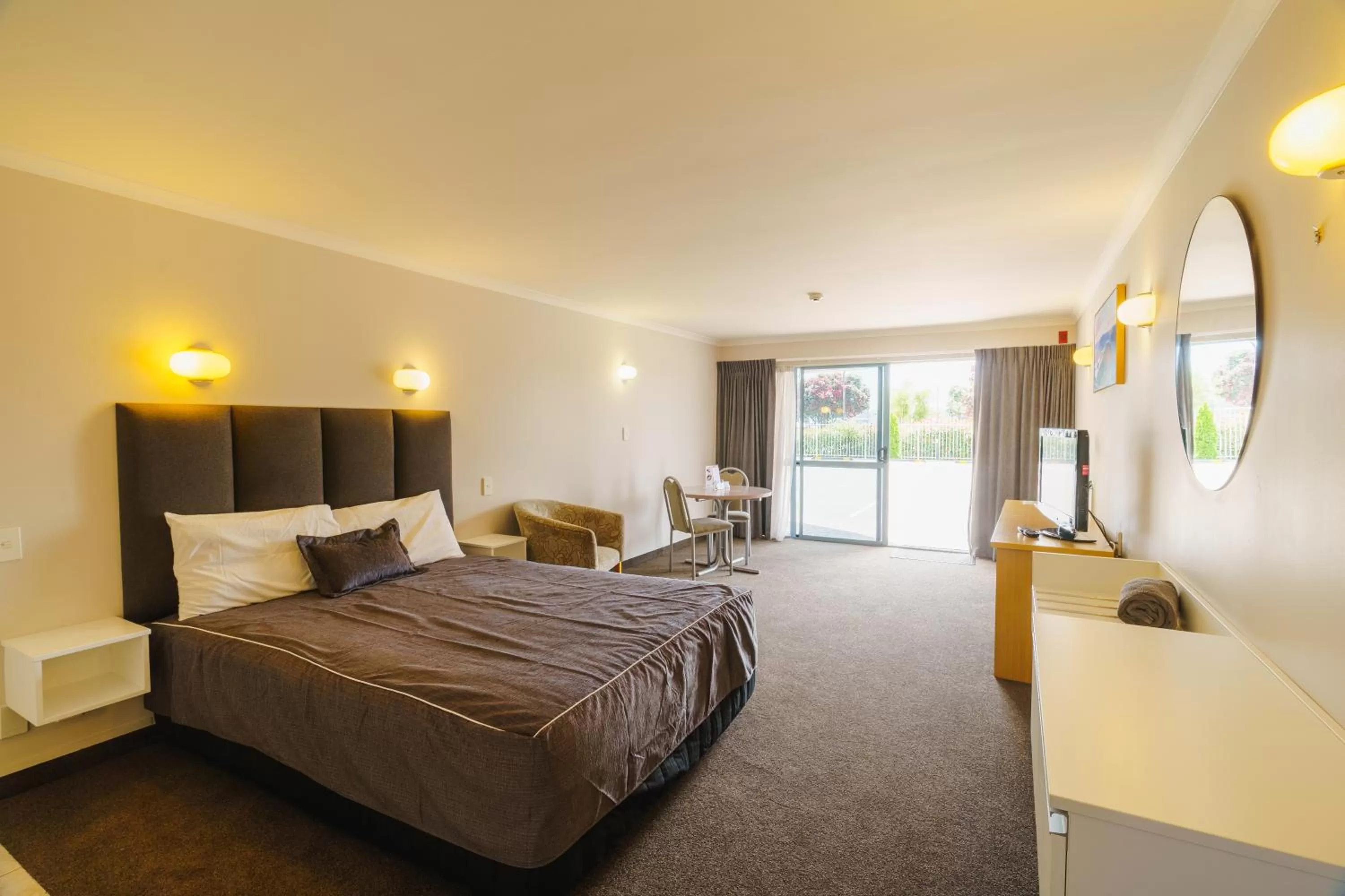 Bed in Anchorage Motor Lodge