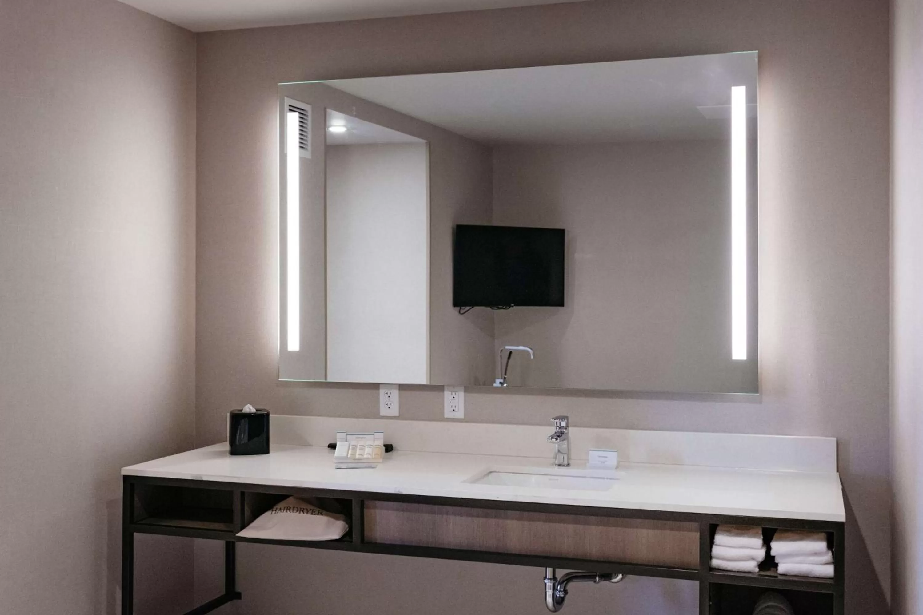 Bedroom in Hilton Garden Inn Madison Sun Prairie