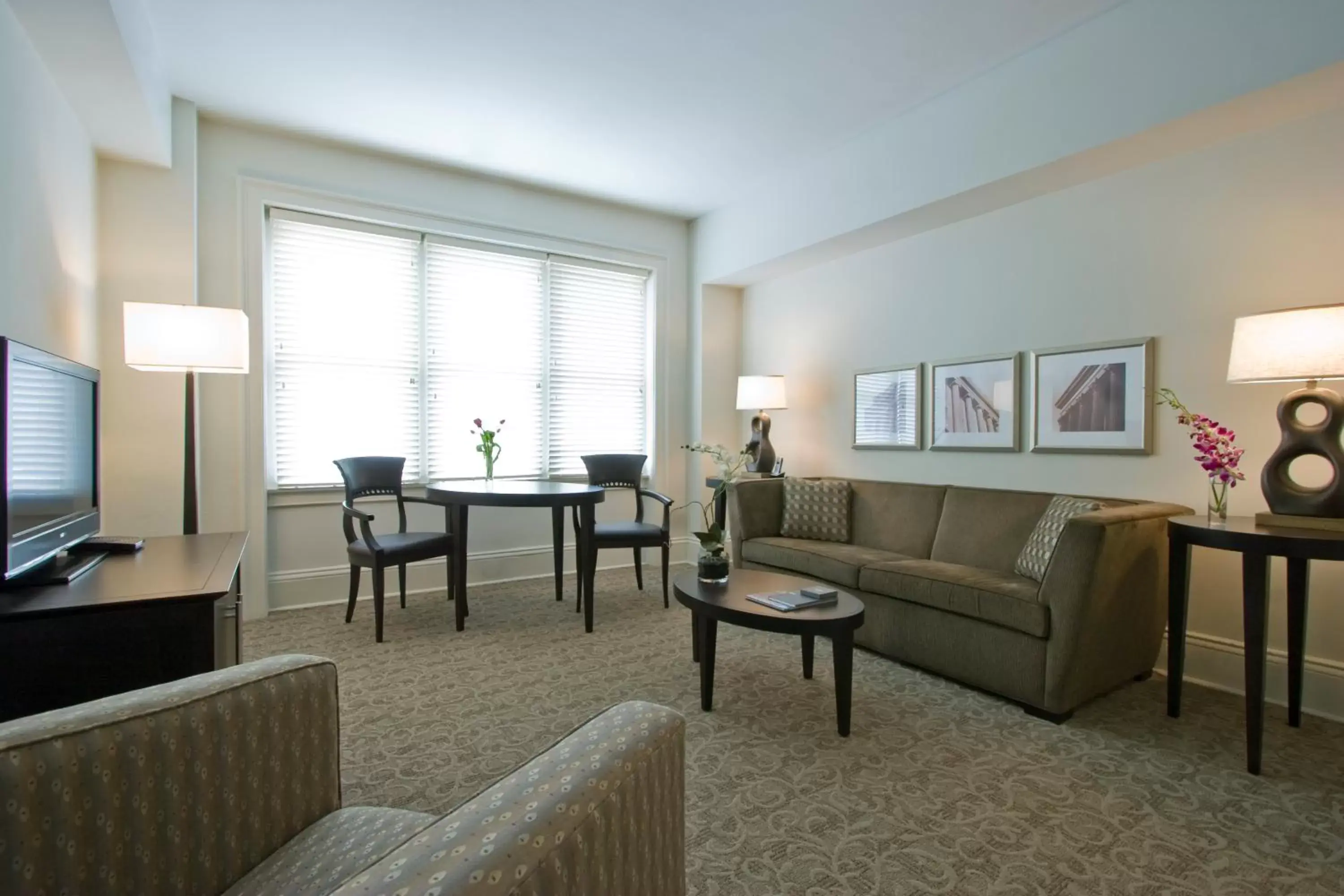 Living room, Seating Area in AKA Rittenhouse Square