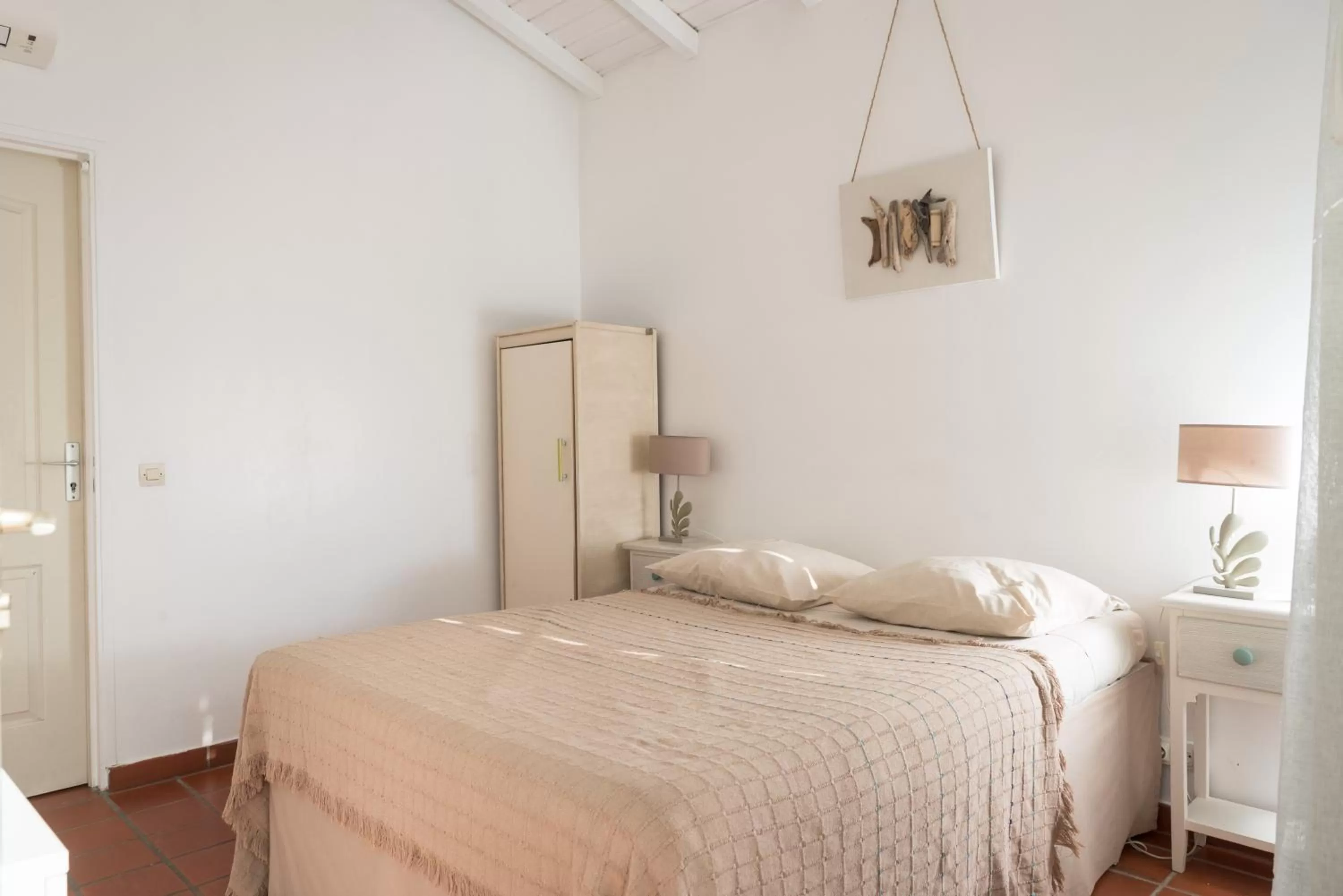 Bed in Hôtel Les Bananiers