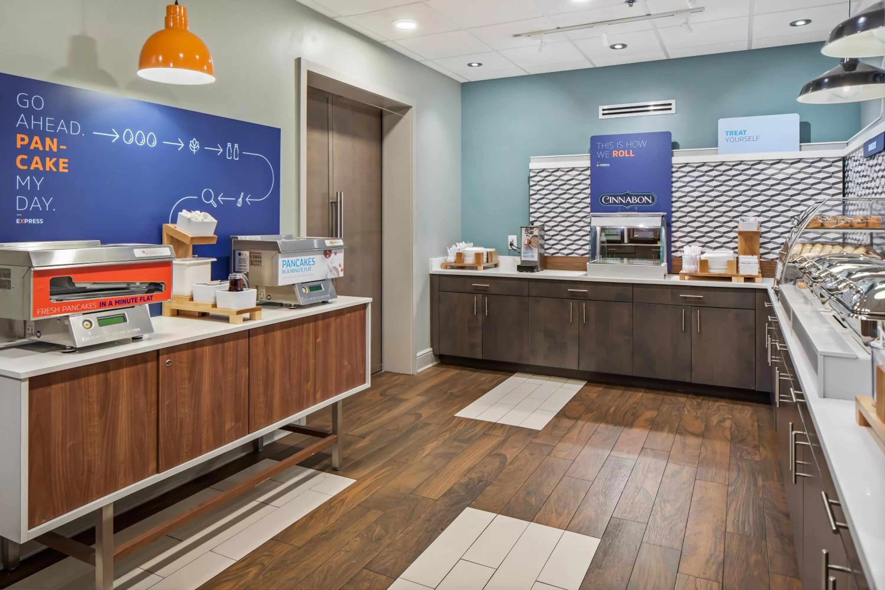 Breakfast in Holiday Inn Express Atlanta Airport-College Park by IHG