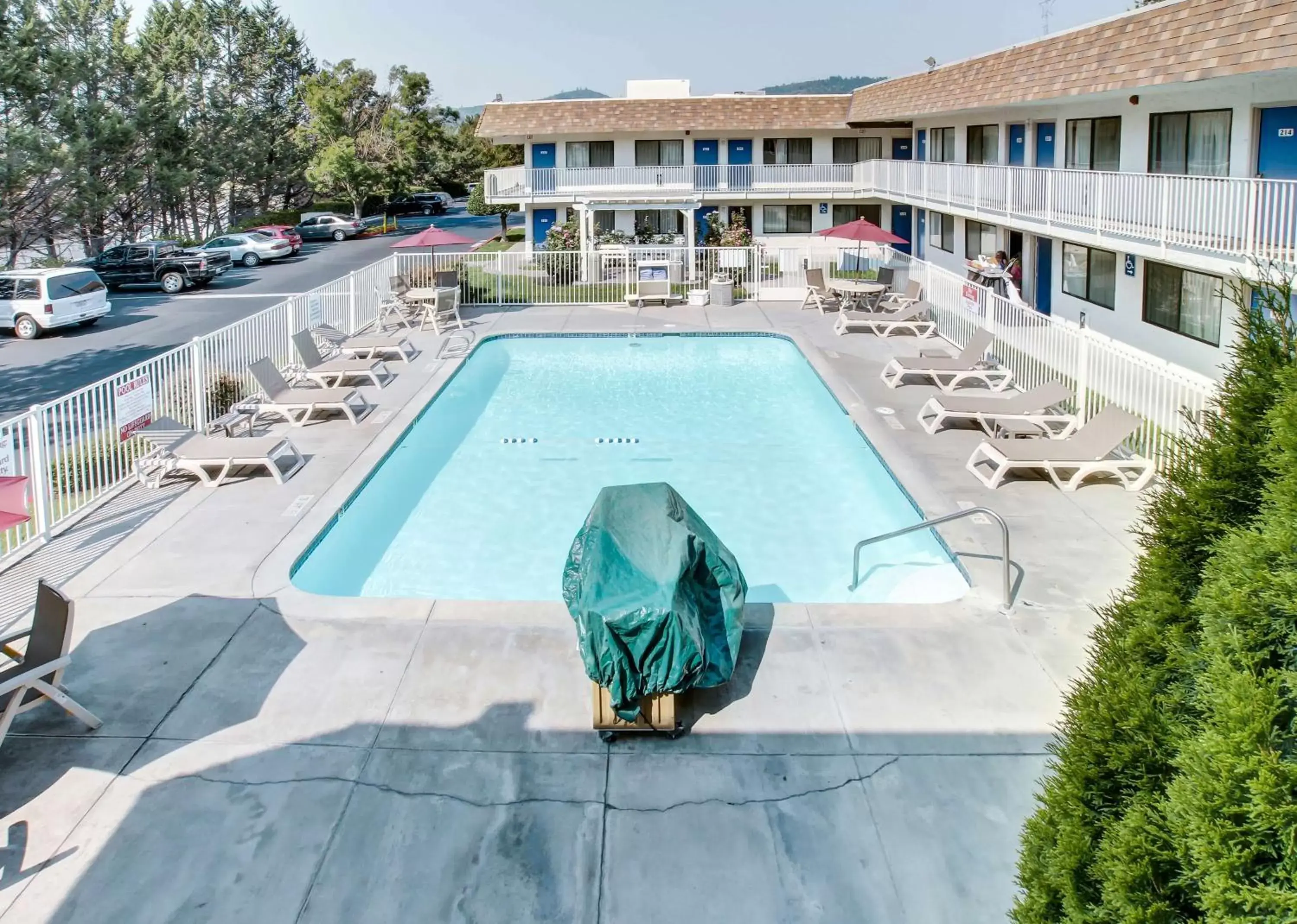 Pool view, Property Building in Motel 6-Grants Pass, OR